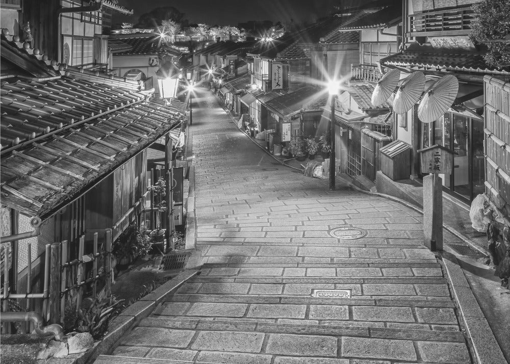 Ninen-zaka in historic Kyoto in the evening - monochrome-canvas-DECOROLALA