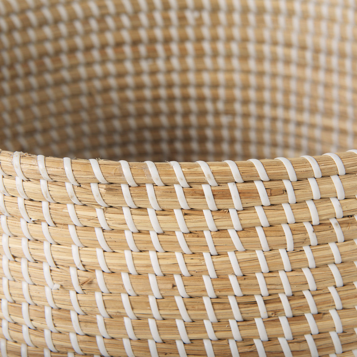 Olivia 15.7L x 15.7W x 17.3H Set of 3 Beige Seagrass Basket W/Lid and Handles-Decorative Baskets-DECOROLALA