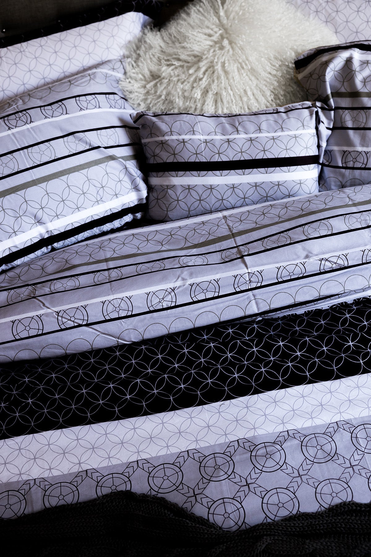 Oxford Queen Size Printed Cotton Trellis Reversible 6 pc Duvet Cover Set-Bedding-DECOROLALA