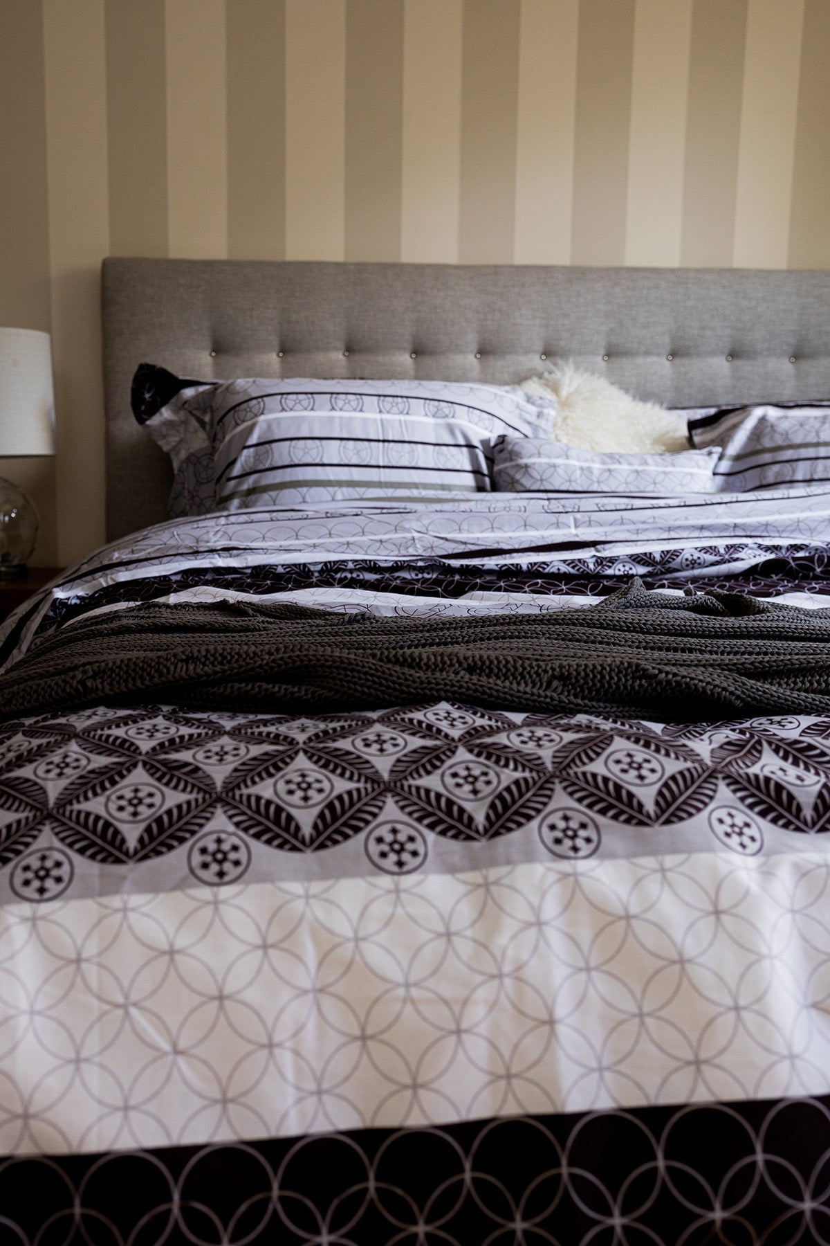 Oxford Queen Size Printed Cotton Trellis Reversible 6 pc Duvet Cover Set-Bedding-DECOROLALA