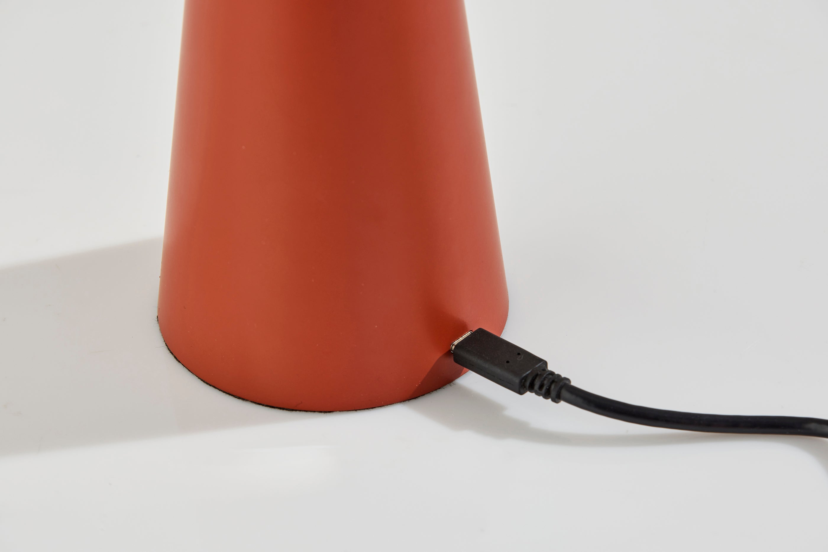 Ozzie LED Cordles Table Lamp-Lighting-DECOROLALA