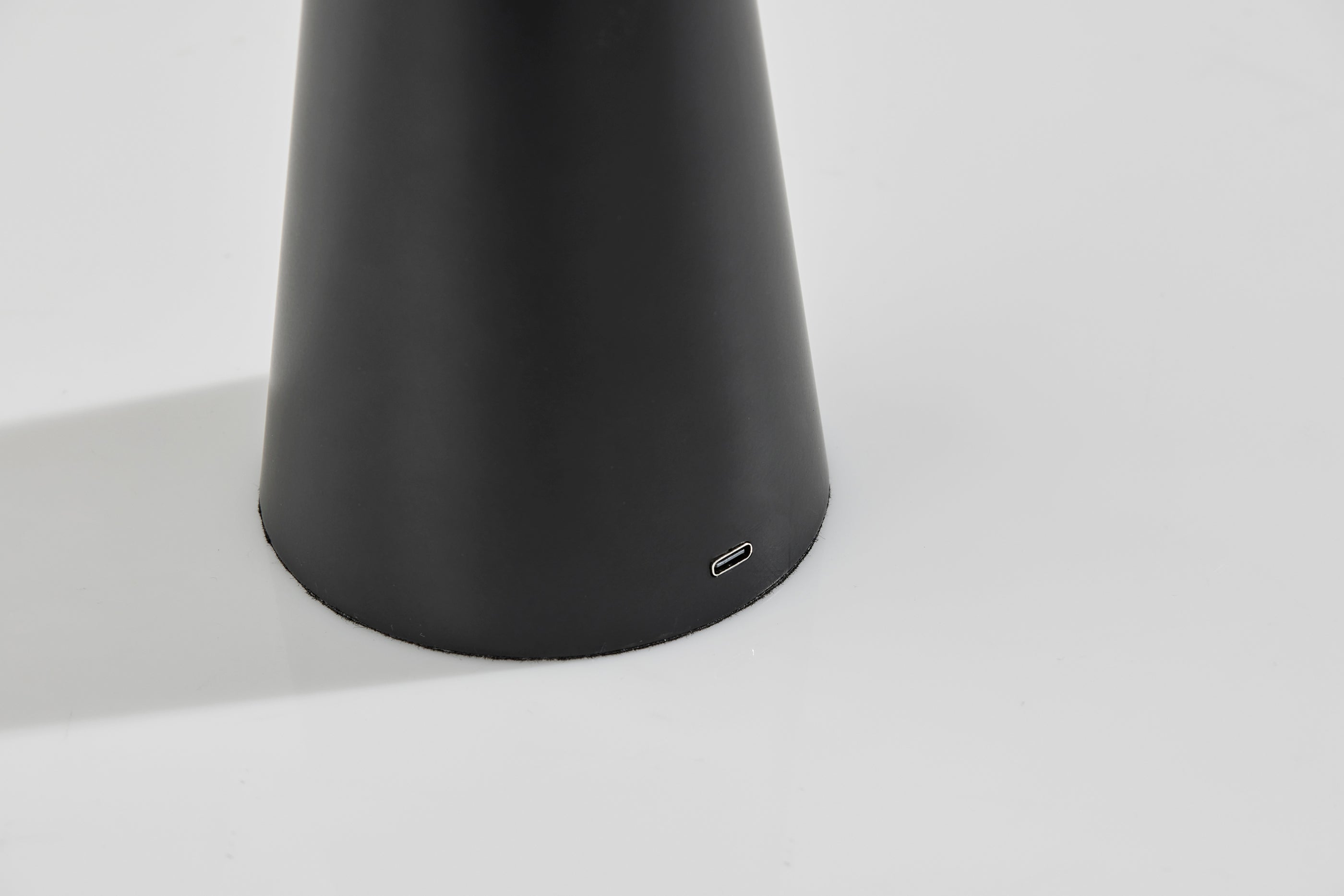 Ozzie LED Cordles Table Lamp-Lighting-DECOROLALA