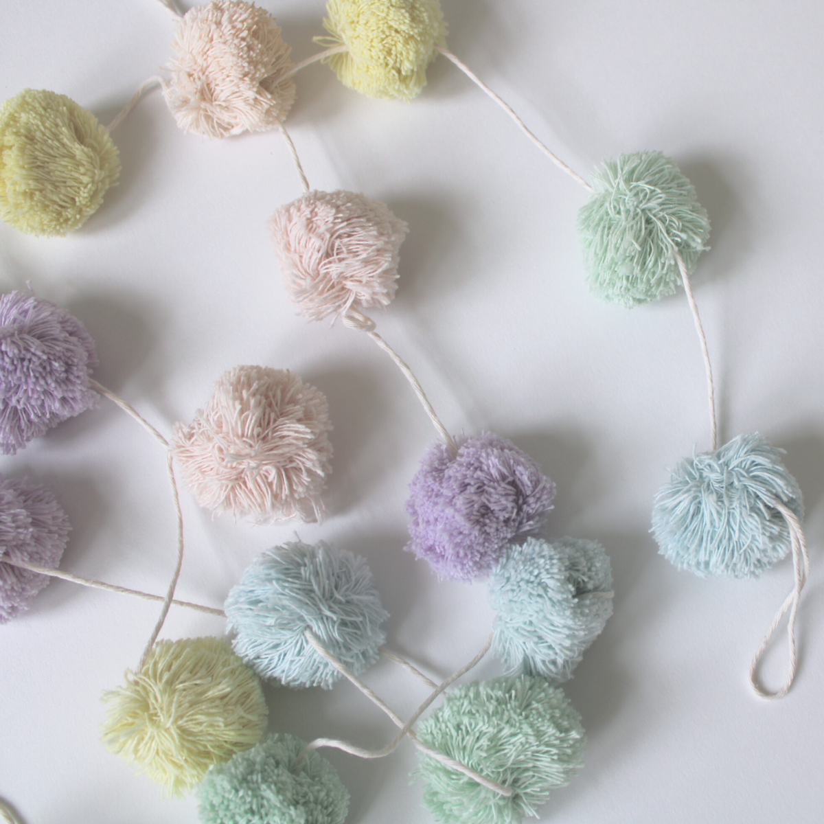 Pom Pom Garland-Bathroom Accessories-DECOROLALA