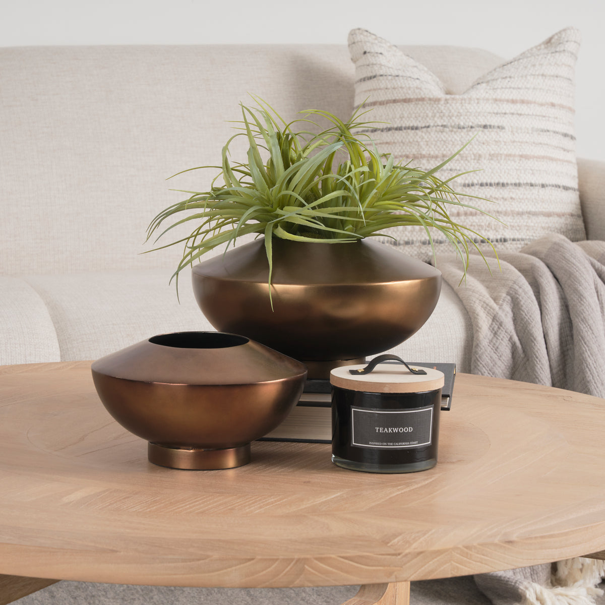 Quiana Medium Textured Gold Metal Vase-Vase-DECOROLALA