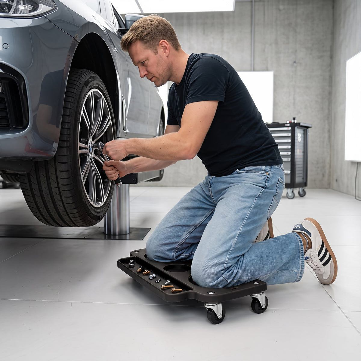 Rolling Knee Creeper with 360° Swivel Casters Lightweight Kneeling Pads-Black-Garages-DECOROLALA