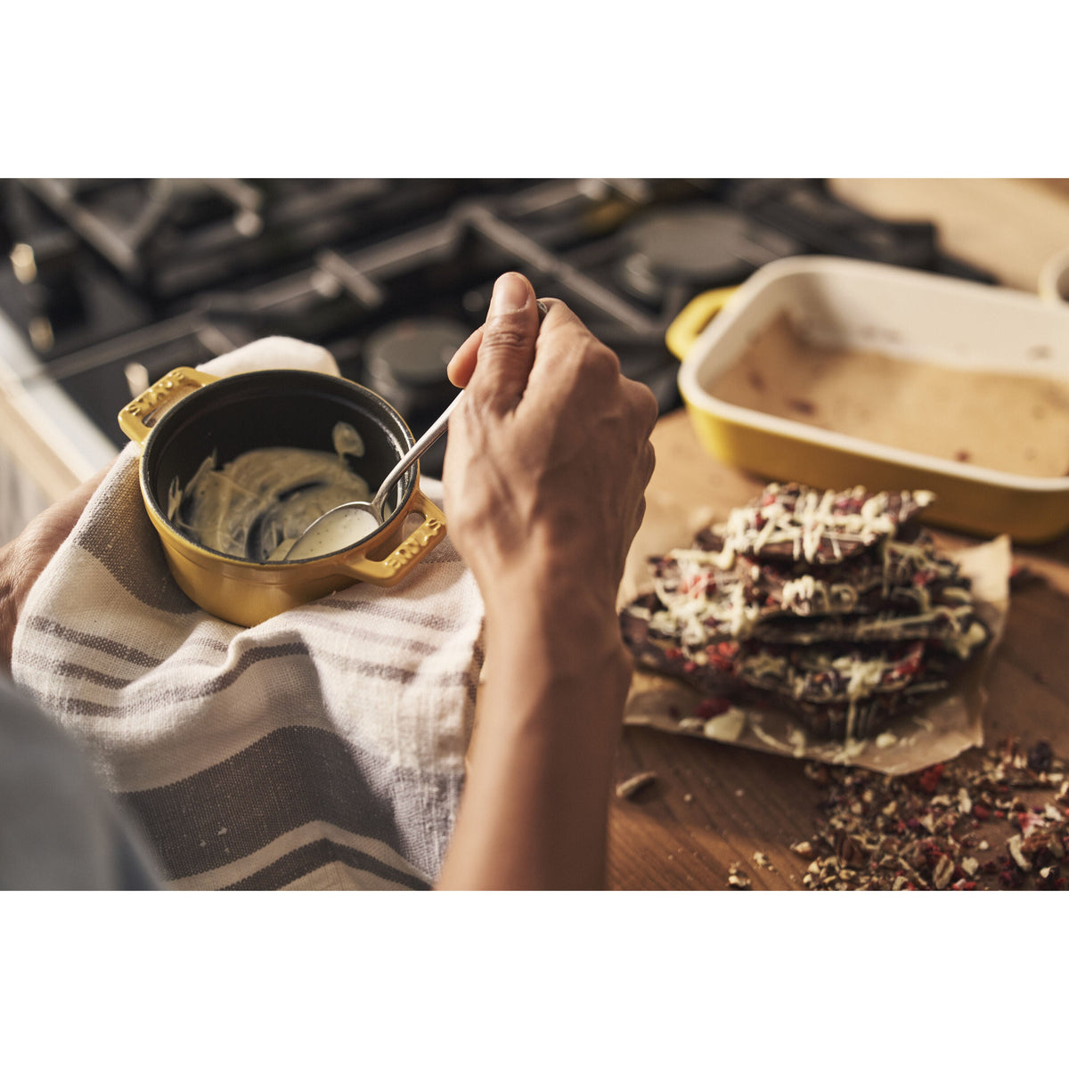 STAUB La Cocotte 250 mL Cast Iron Round Mini Cocotte, Citron-n/a-DECOROLALA