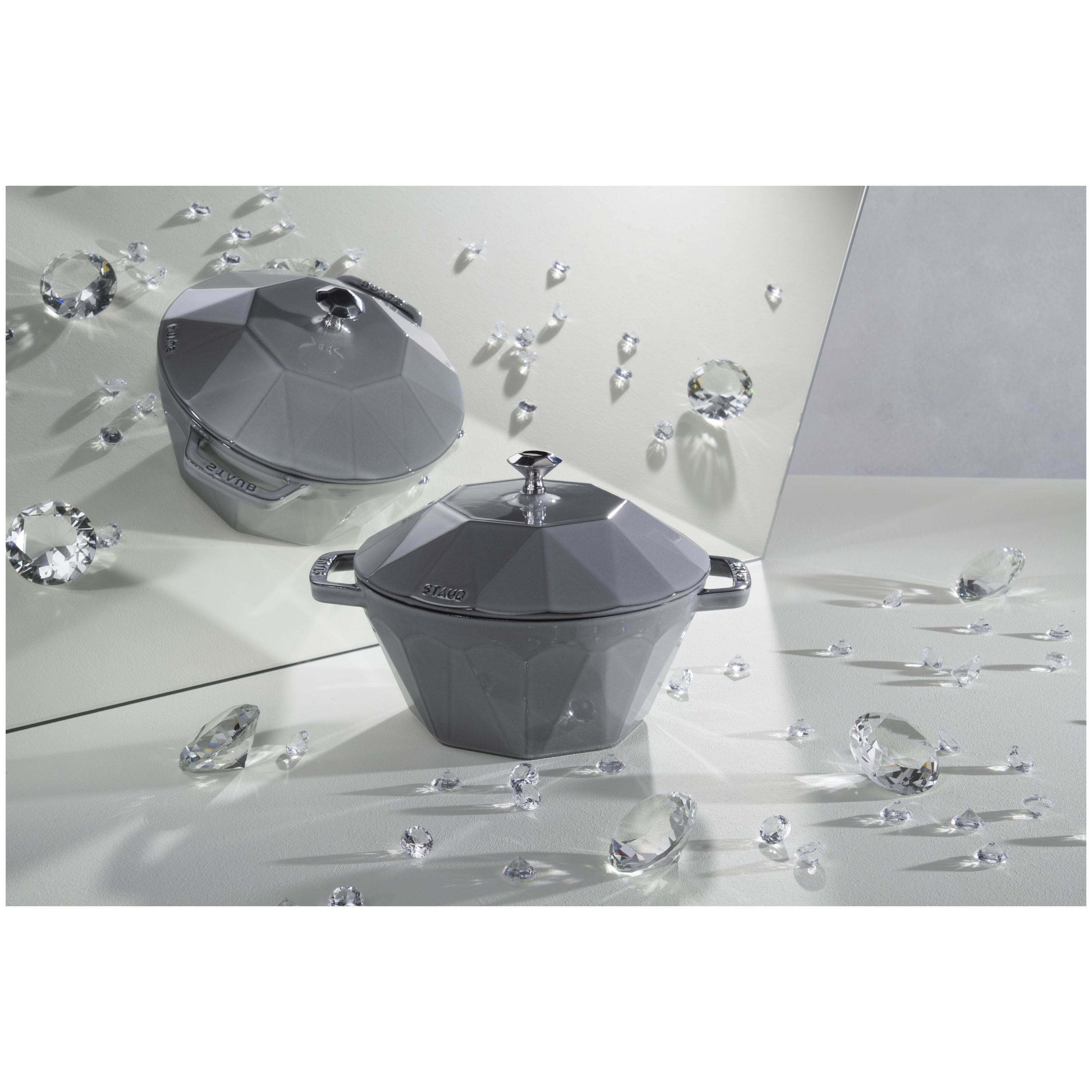 STAUB La Cocotte 2.8 L Cast Iron Round Cocotte Diamond, Graphite-Grey-n/a-DECOROLALA