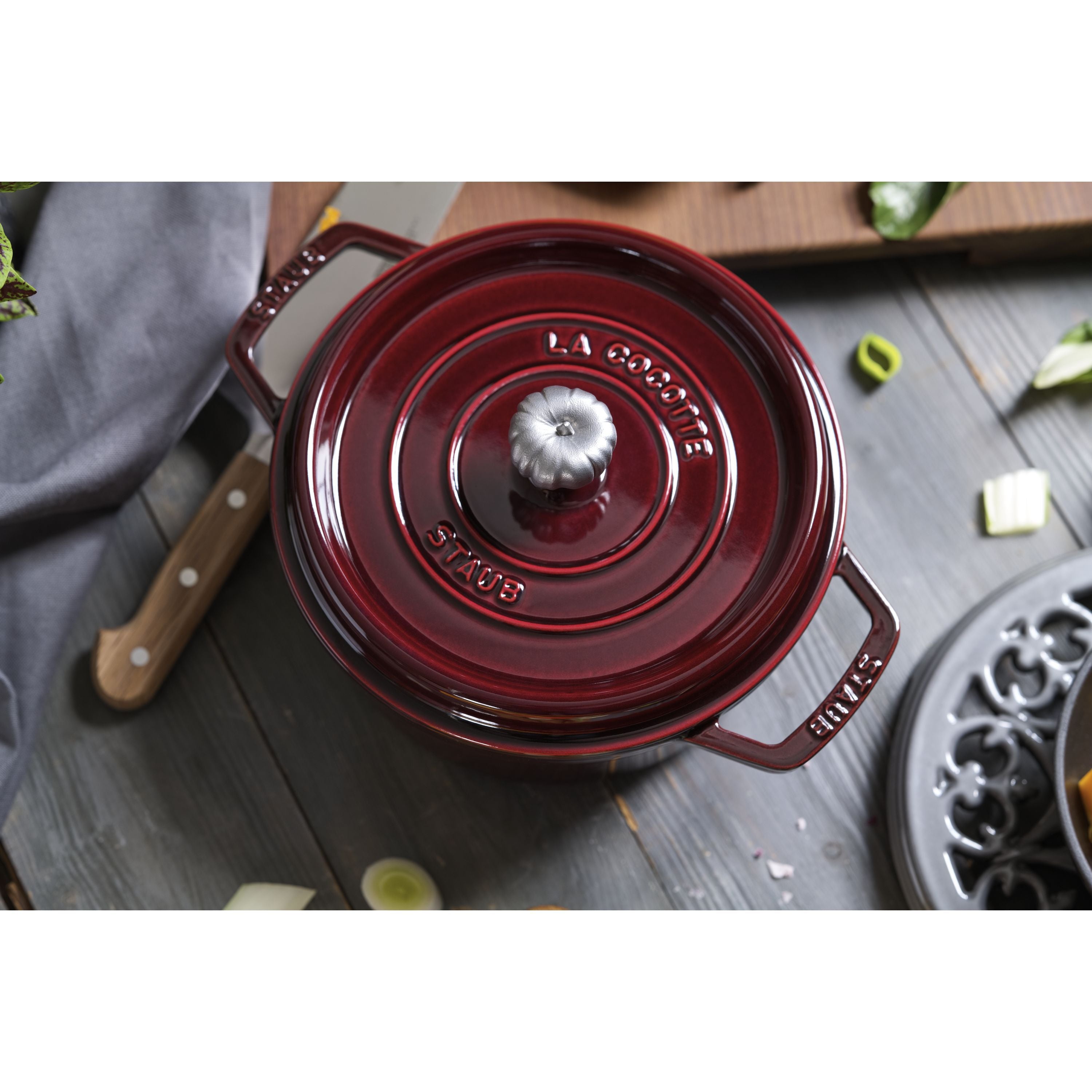 STAUB La Cocotte 3.7L Cast Iron Round - Grenadine Red-Cookware-DECOROLALA