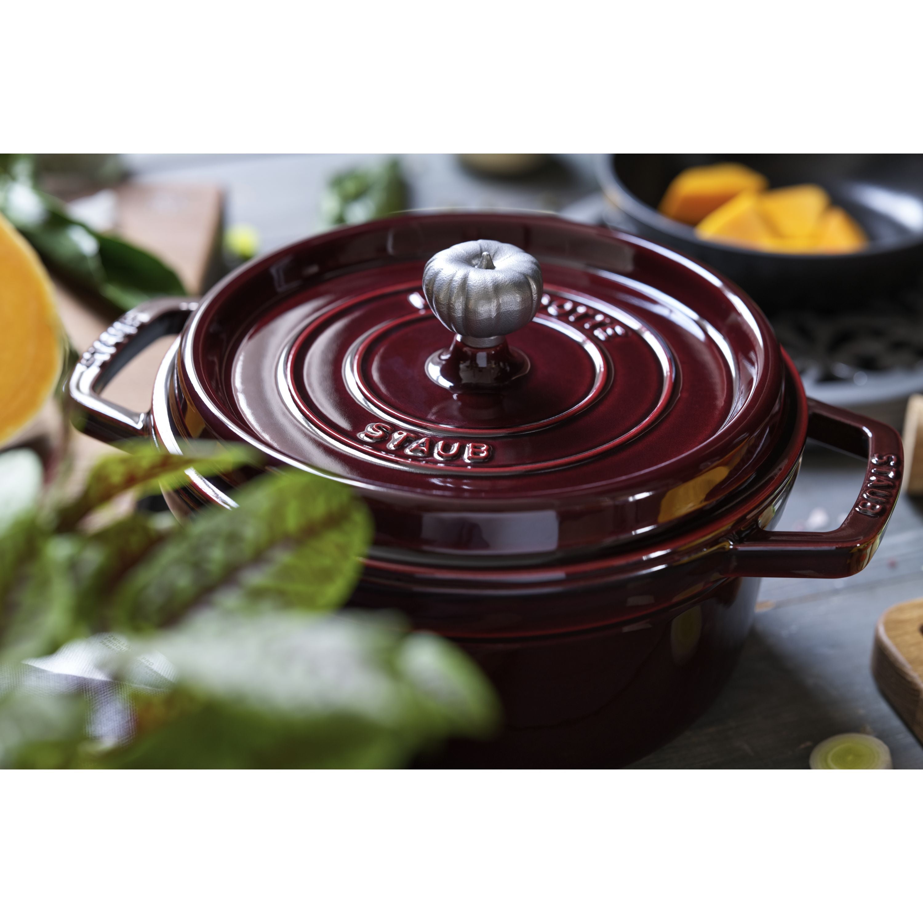STAUB La Cocotte 3.7L Cast Iron Round - Grenadine Red-Cookware-DECOROLALA