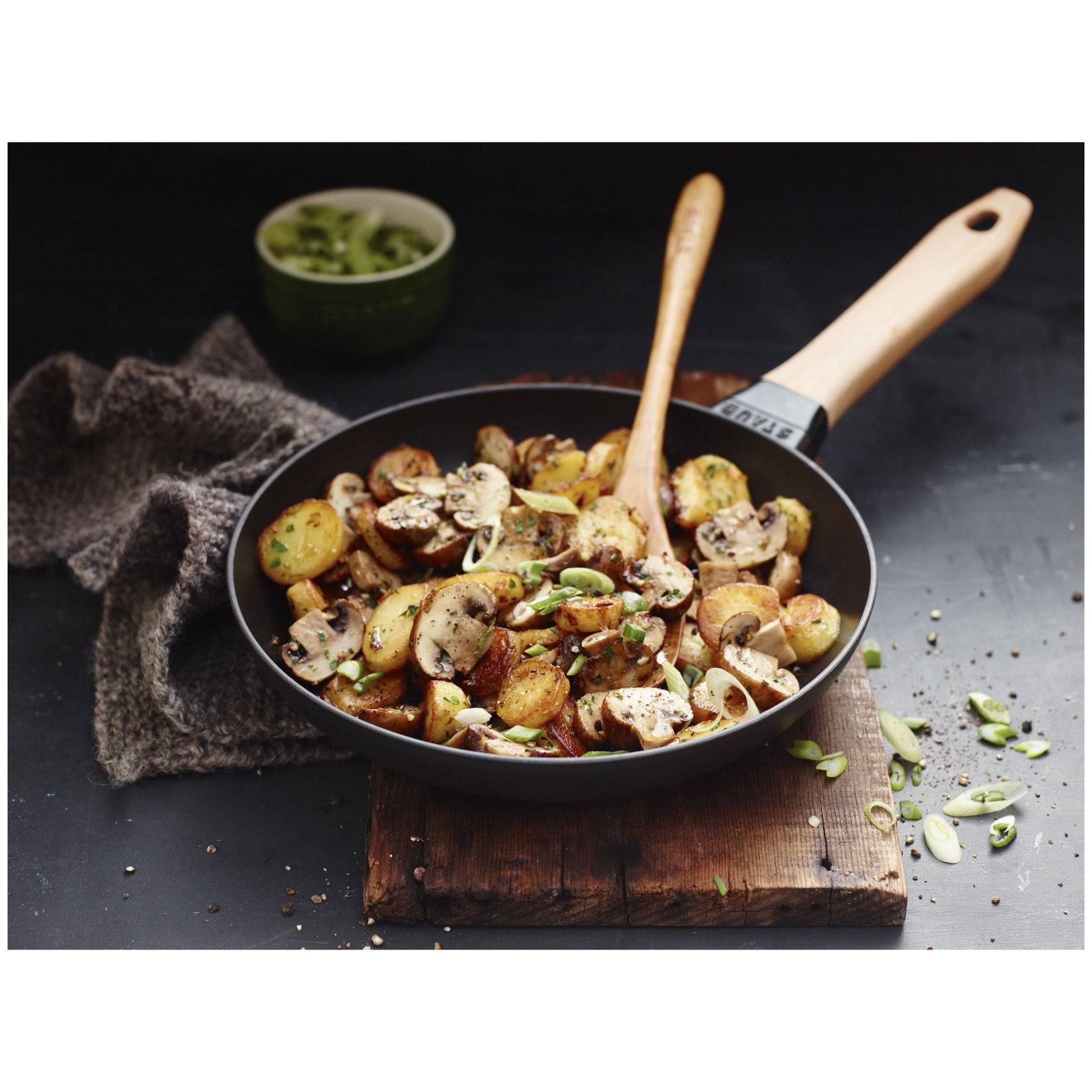 STAUB Pans 24 cm / 9.5 inch Cast Iron Frying Pan With Wooden Handle, Black-9.5 Inch-DECOROLALA