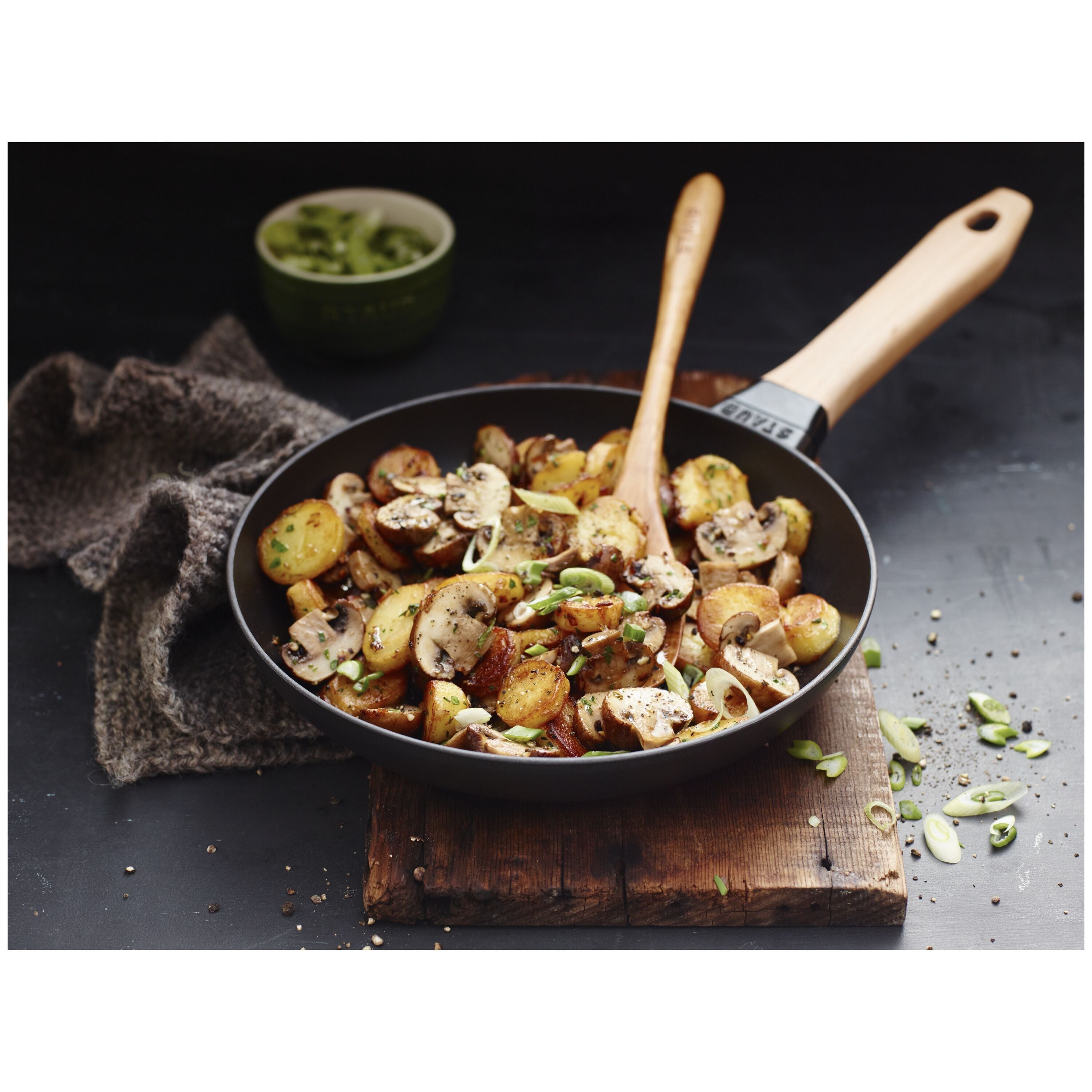 STAUB Pans 24 cm / 9.5 inch Cast Iron Frying Pan With Wooden Handle, Black-9.5 Inch-DECOROLALA