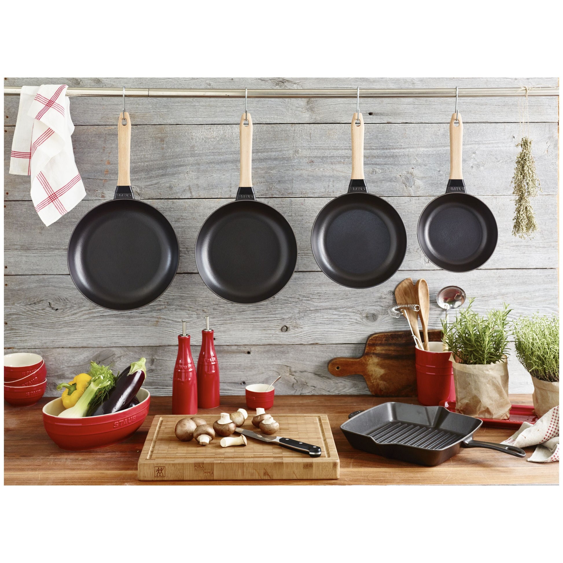 STAUB Pans 24 cm / 9.5 inch Cast Iron Frying Pan With Wooden Handle, Black-9.5 Inch-DECOROLALA