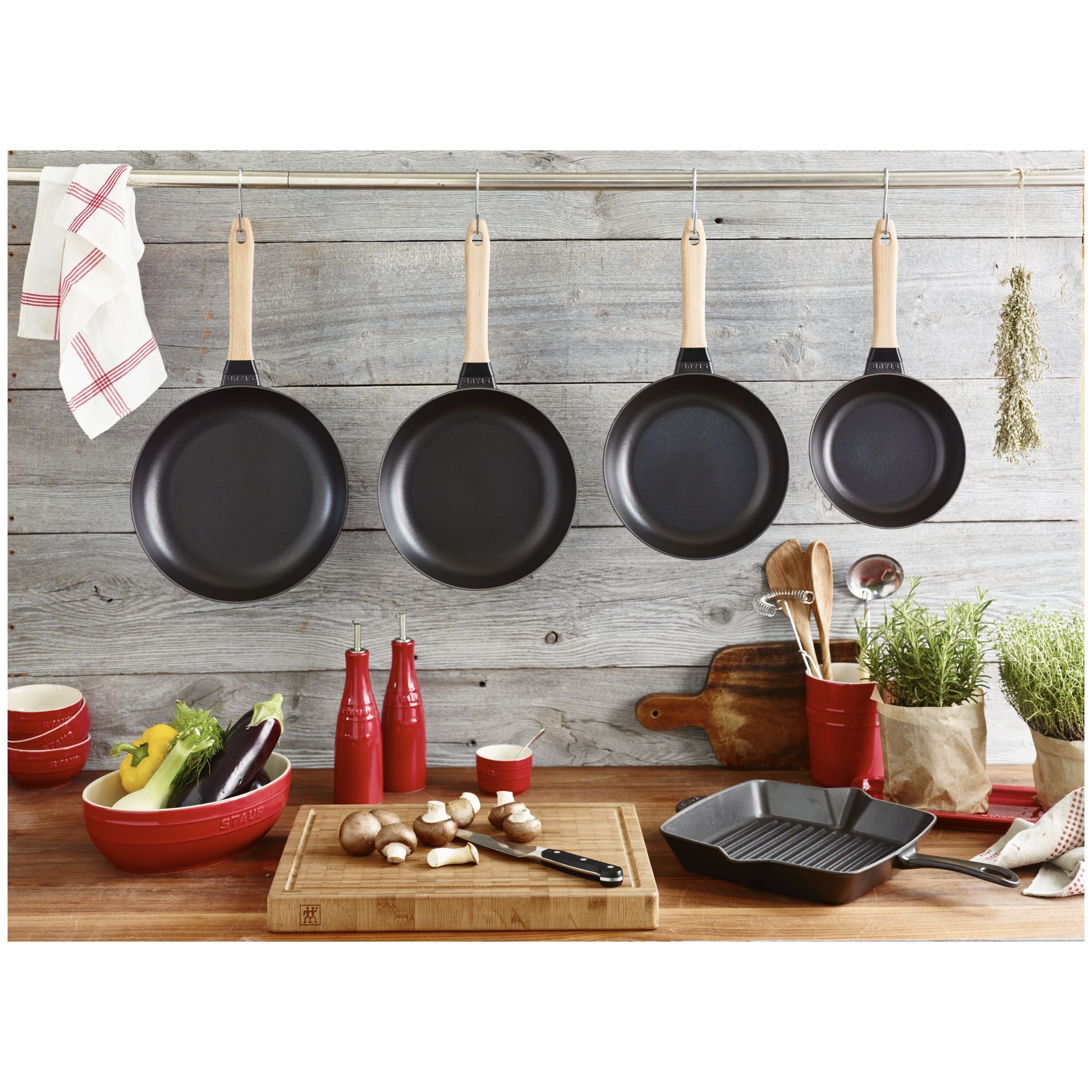 STAUB Pans 24 cm / 9.5 inch Cast Iron Frying Pan With Wooden Handle, Black-9.5 Inch-DECOROLALA