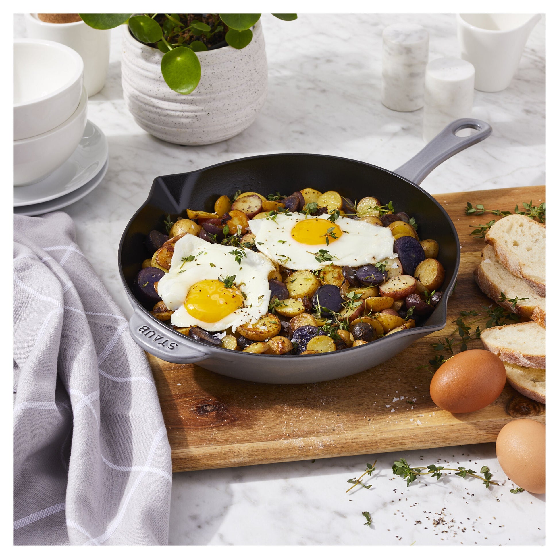 STAUB Pans 26 cm / 10 inch Cast Iron Frying Pan, Graphite-Grey-10 Inch-DECOROLALA