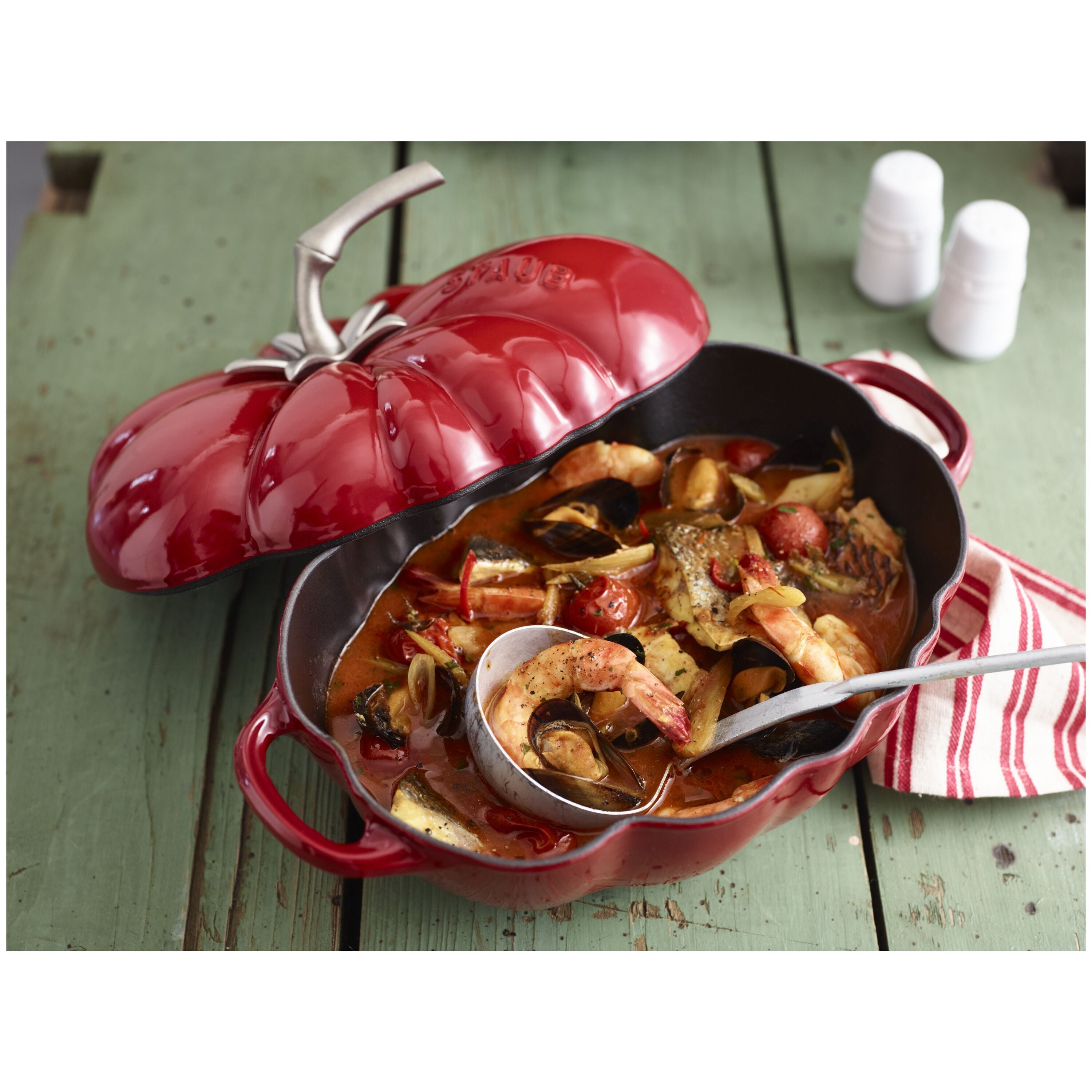 STAUB Tomato Cocotte 2.8L Cast Iron Cherry Red-Pots-DECOROLALA