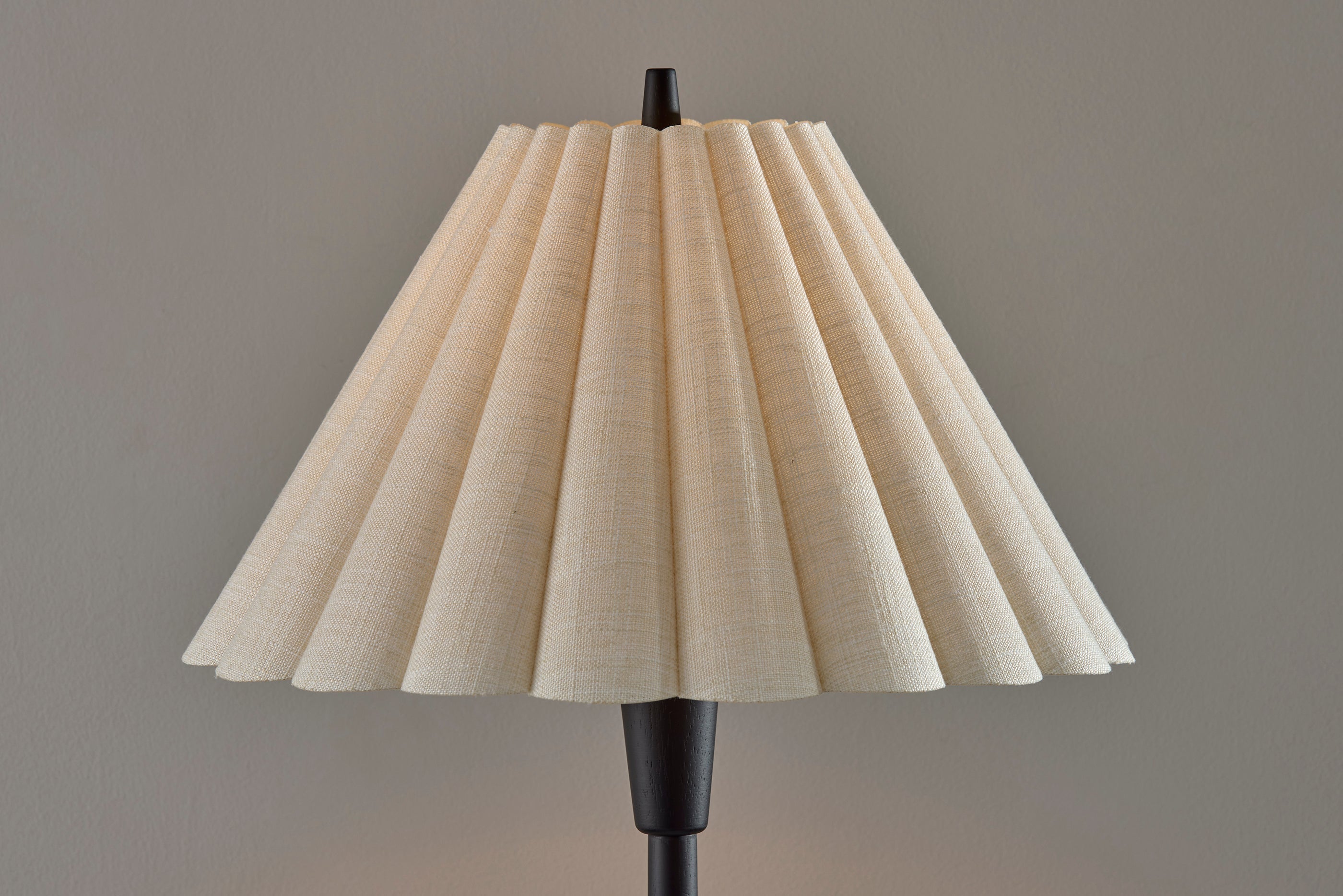 Scallop Floor Lamp- Black-Lighting-DECOROLALA