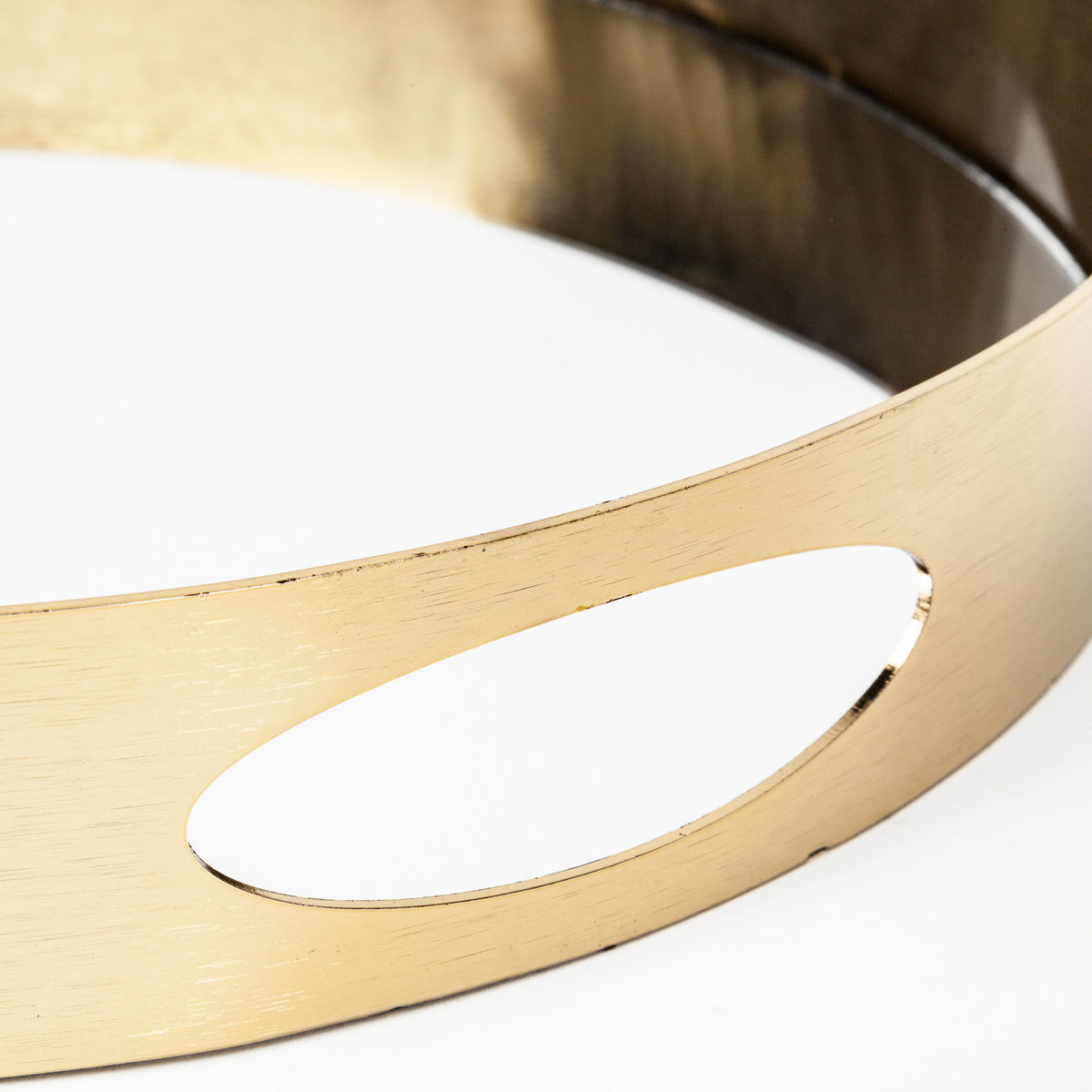 Serkis 15L x 15W Gold Metal Mirrored Base Round Tray-Trays-DECOROLALA