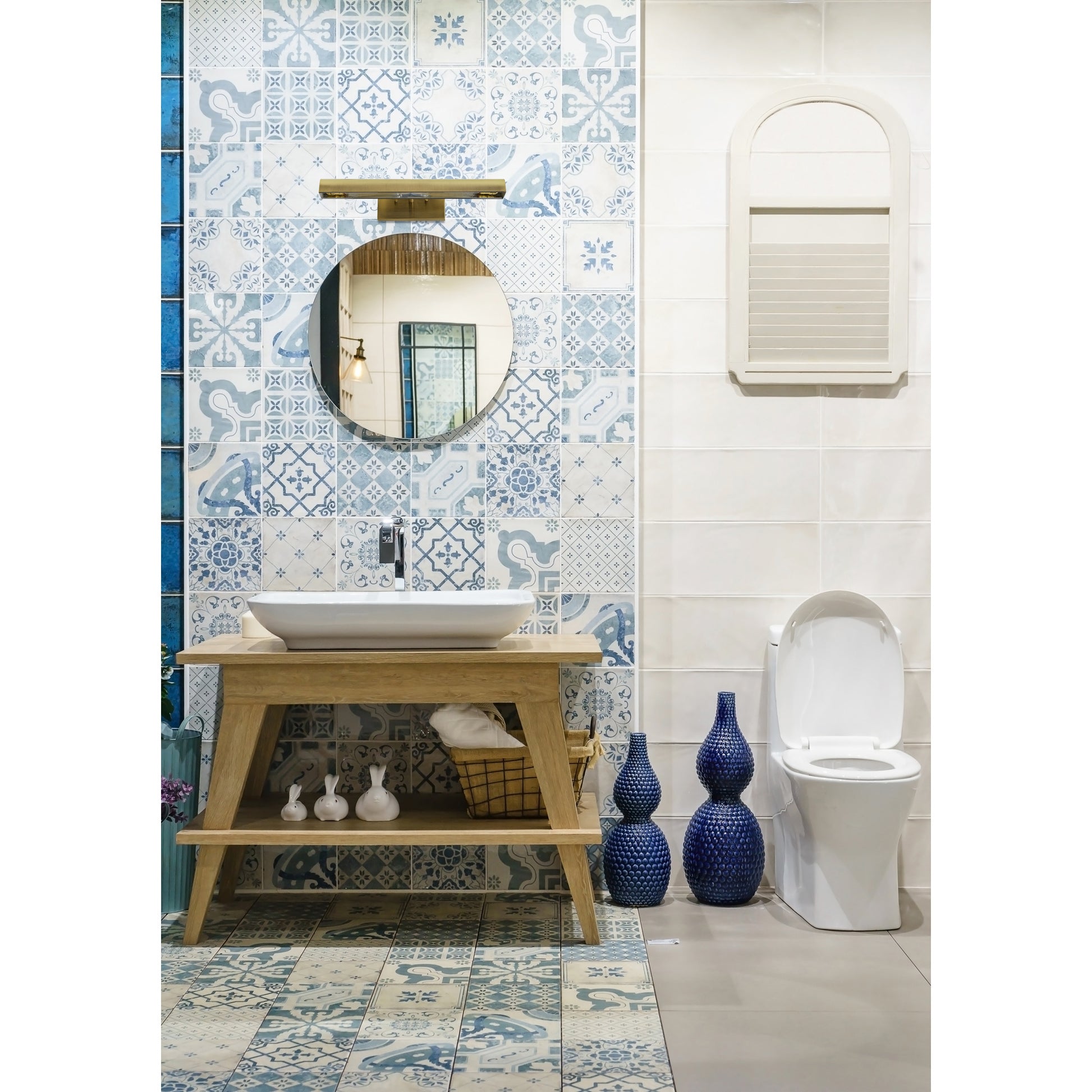 Swanson 4.5" Length Wall Sconce, Antique Brass-Wall Sconce-DECOROLALA