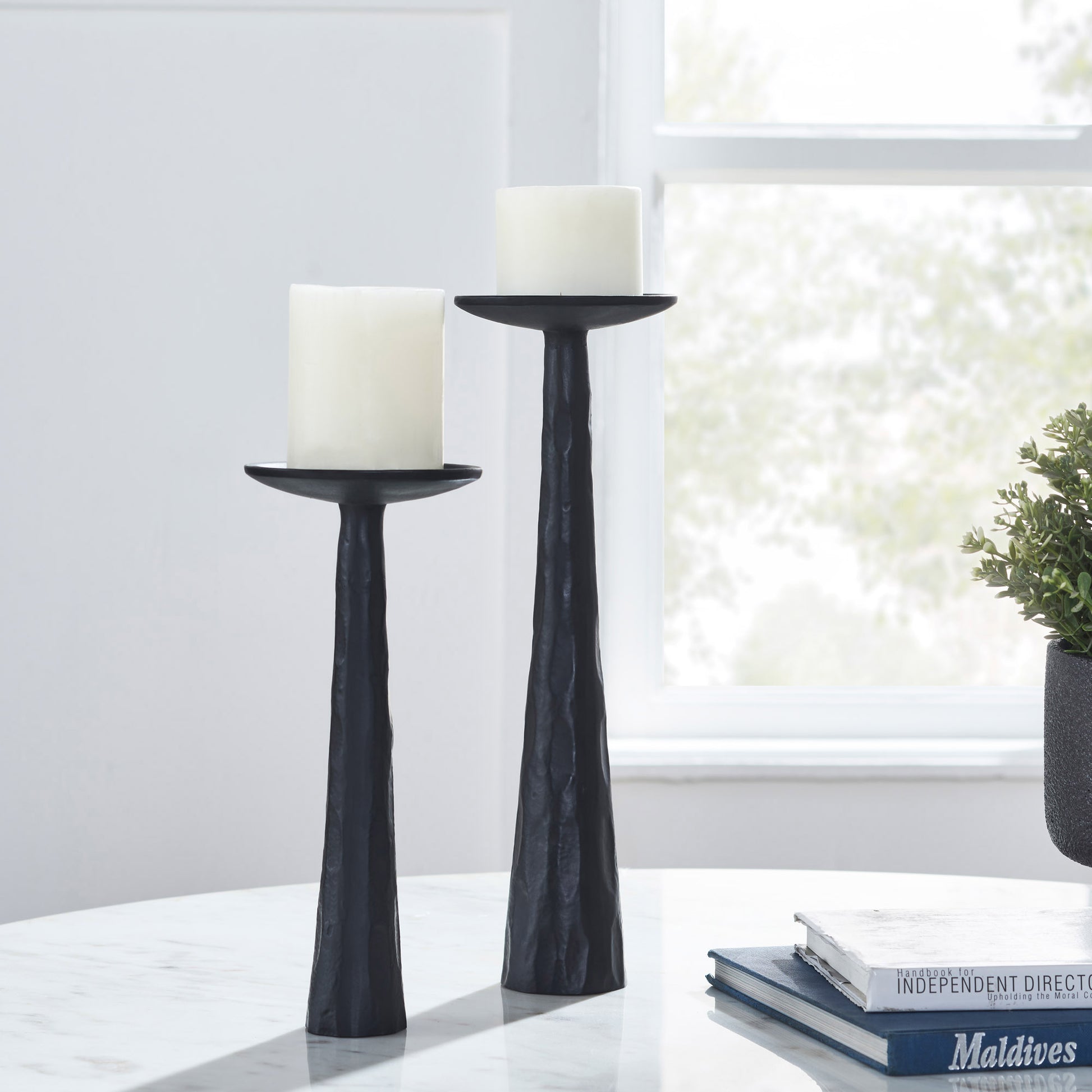 Tilde Indoor Aluminum Candle Holder, Matte Black-Candle Holder-DECOROLALA