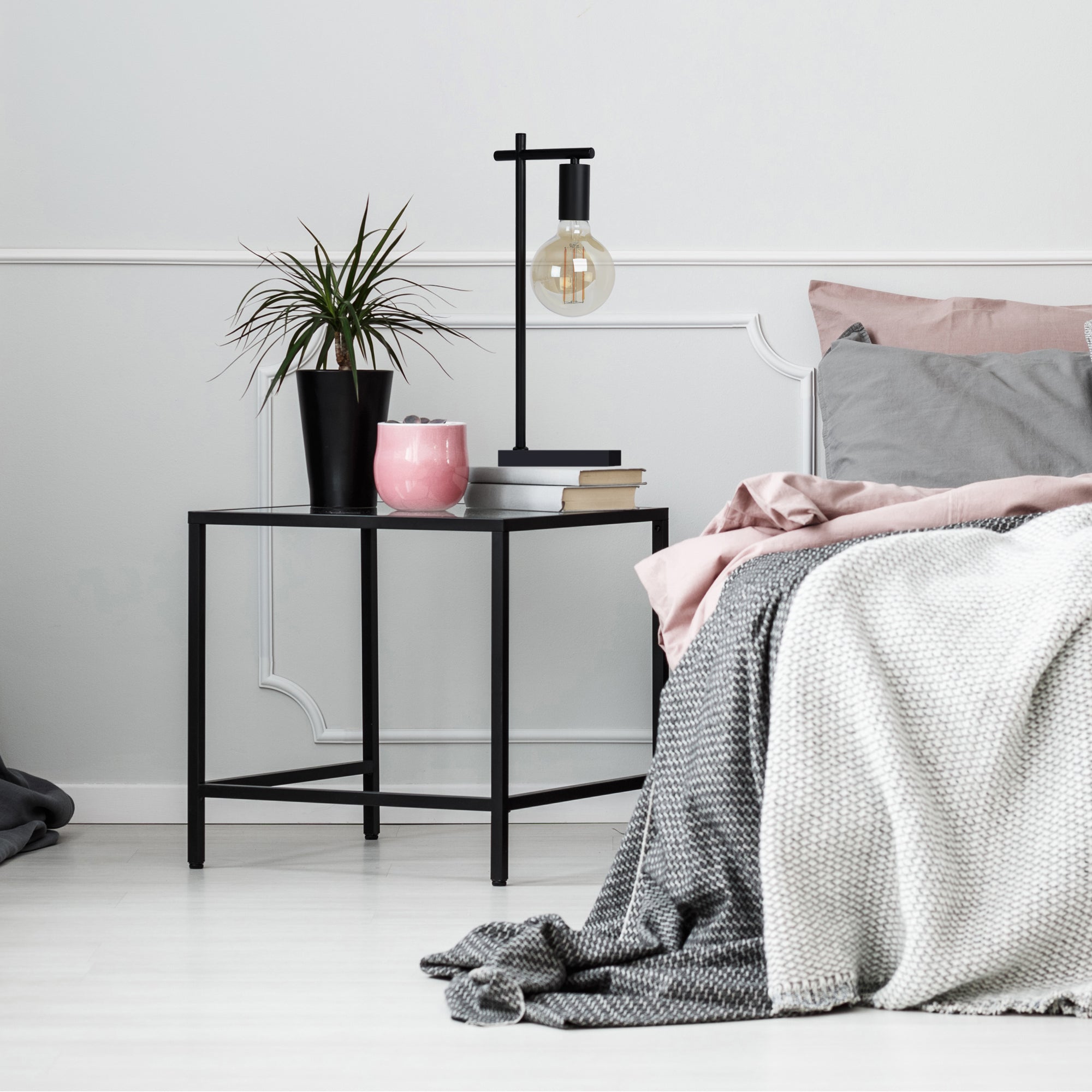 Townshed 20.75" Length Table Lamp, Black-Table Lamp-DECOROLALA