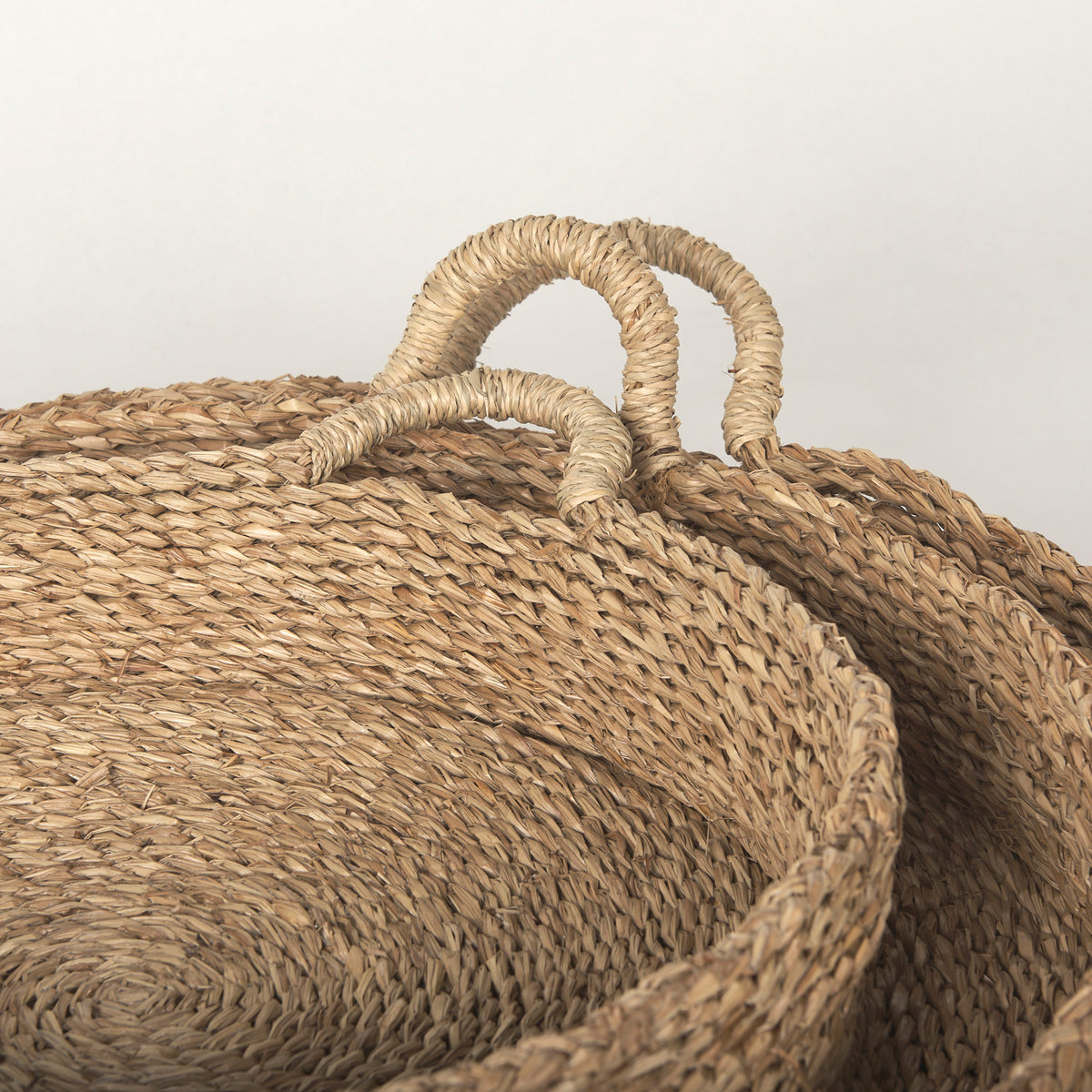 Ulana Set of 3 Round Nesting Seagrass Trays w/ Loop Handles-Trays-DECOROLALA