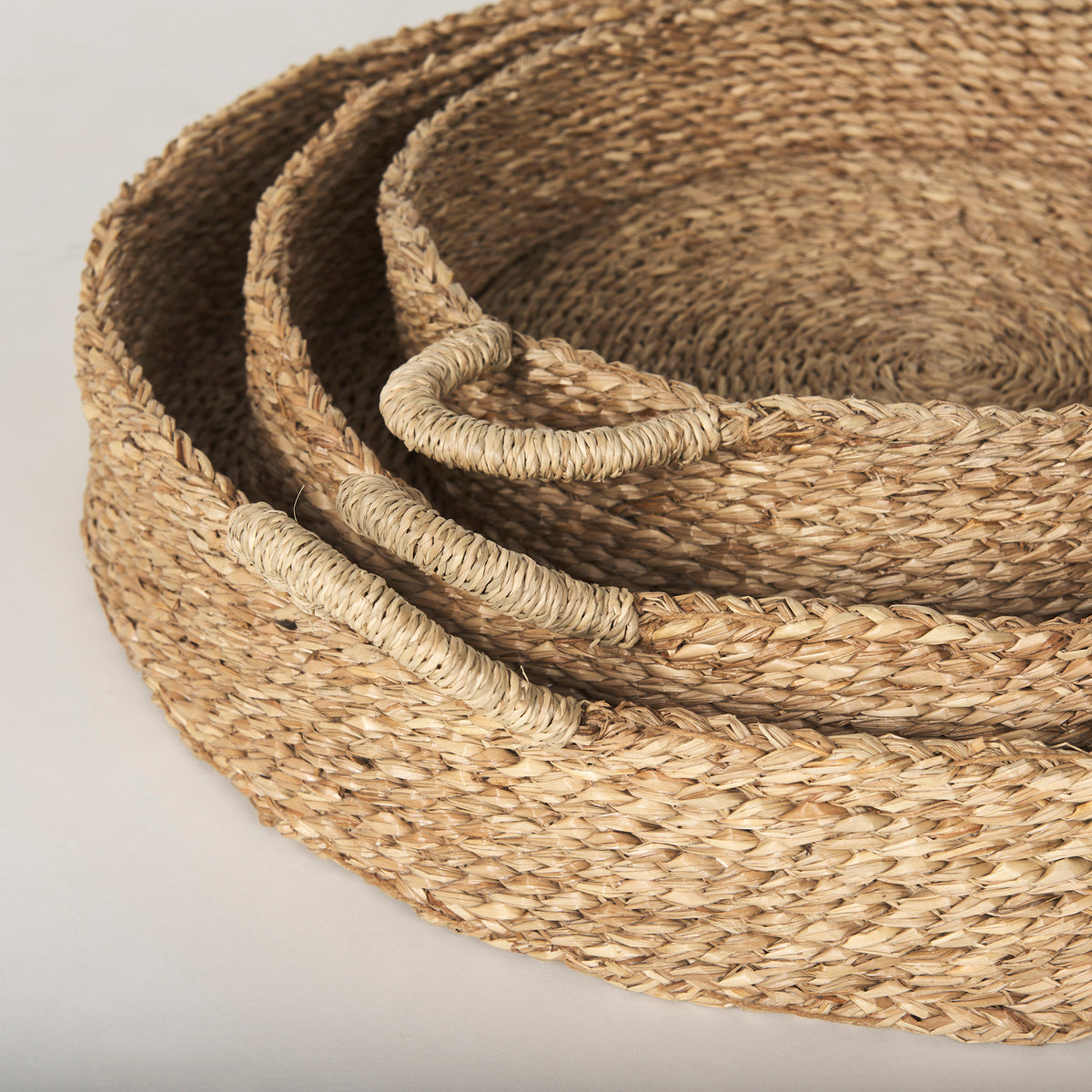 Ulana Set of 3 Round Nesting Seagrass Trays w/ Loop Handles-Trays-DECOROLALA