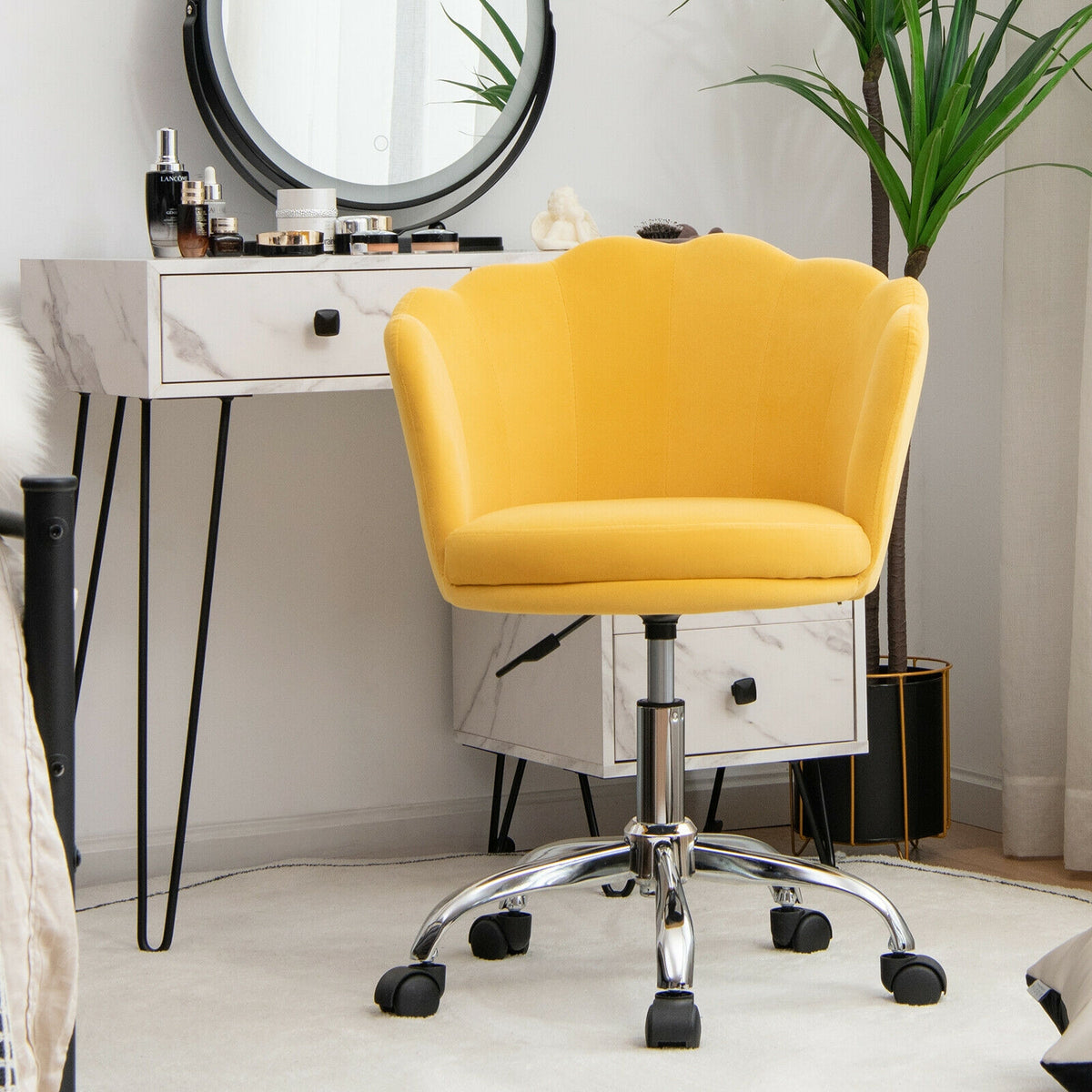 Upholstered Velvet Kids Desk Chair with Wheels and Seashell Back-Yellow-Leisure Chairs-DECOROLALA