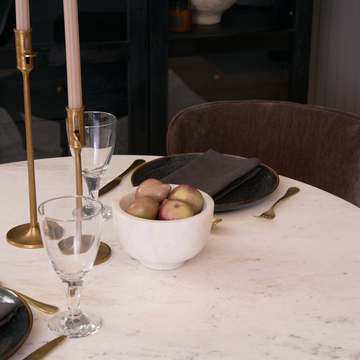 Veneto 40" Round Dining Table | Modern | White Marble & Black Metal | Seats 4-Dining Tables-DECOROLALA