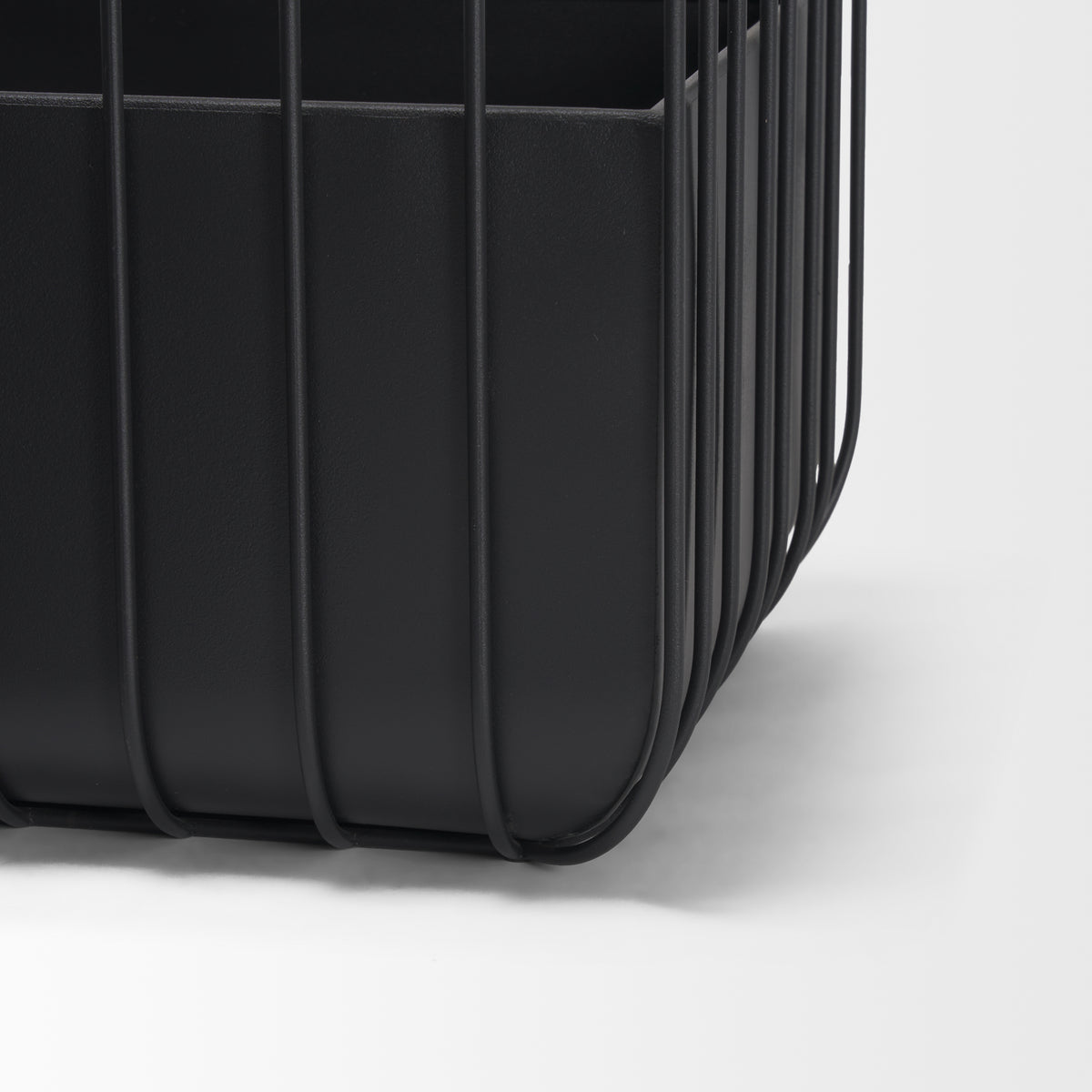 Verna Matte Black Wire Cage Metal Planters (Set of 2)-Objects-DECOROLALA