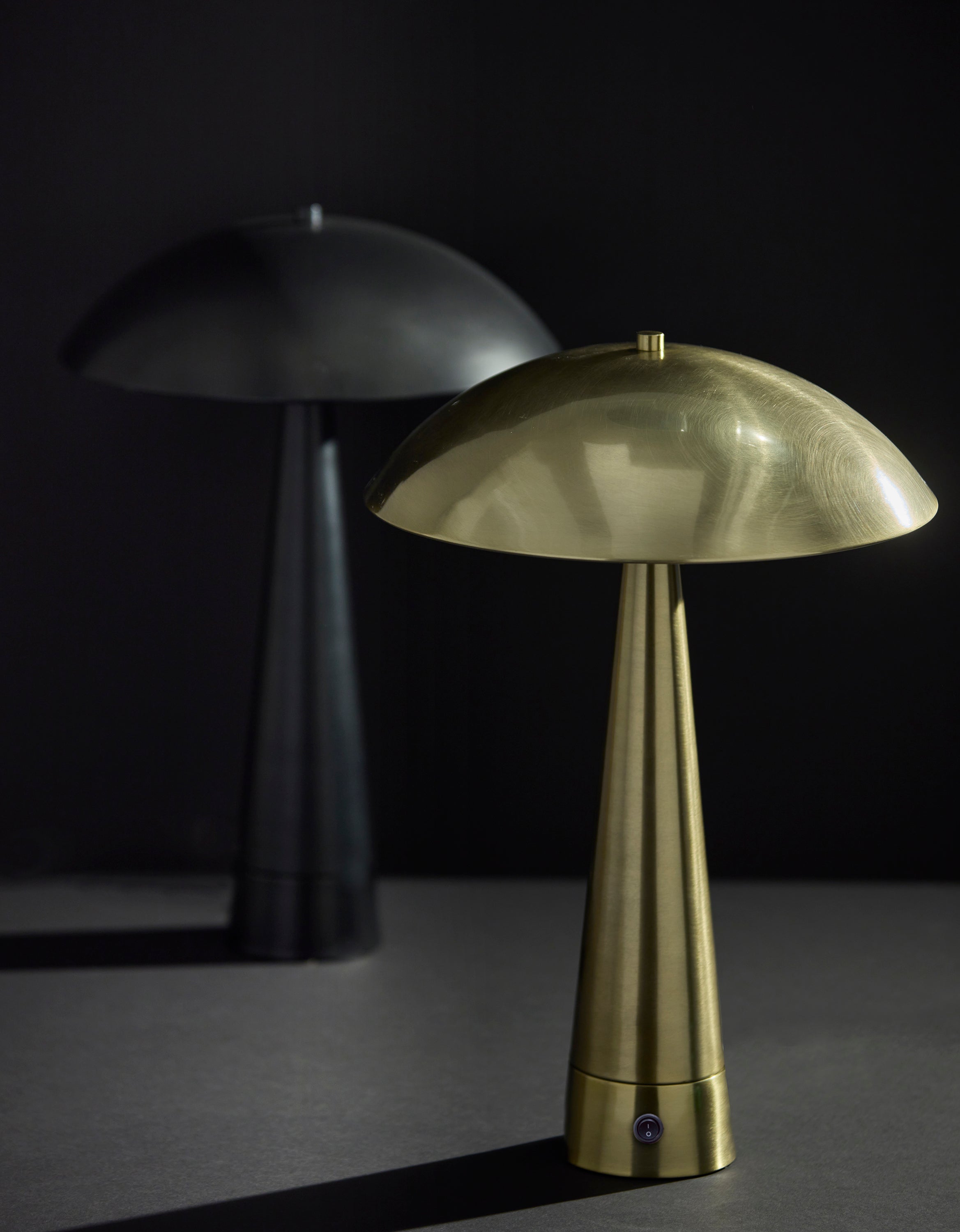 Vortex 2605-21 Table Lamp Antique Brass 20"-Lighting-DECOROLALA