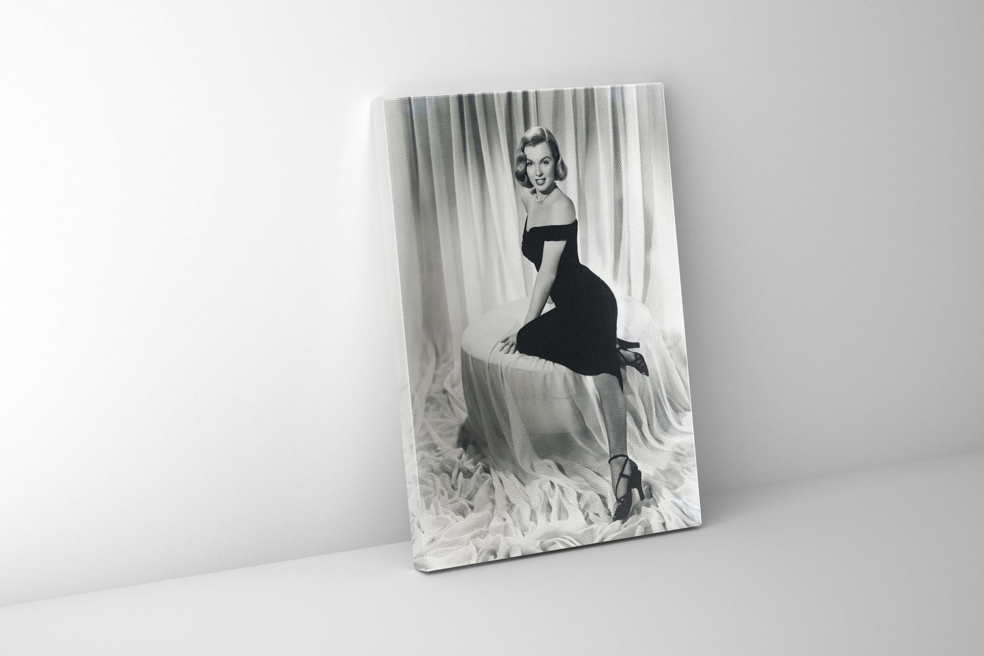Wall Art-Marilyn in the room- Canvas Print-Wall Art-DECOROLALA