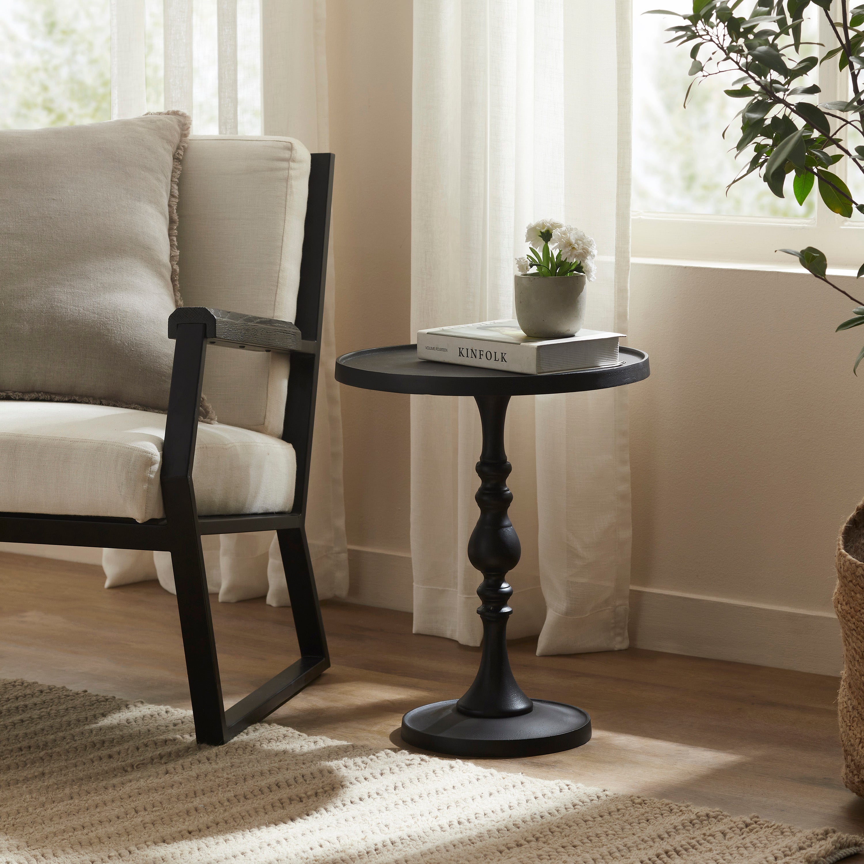 Yates Indoor Cast Aluminum Side Table, Matte Black-End Table-DECOROLALA