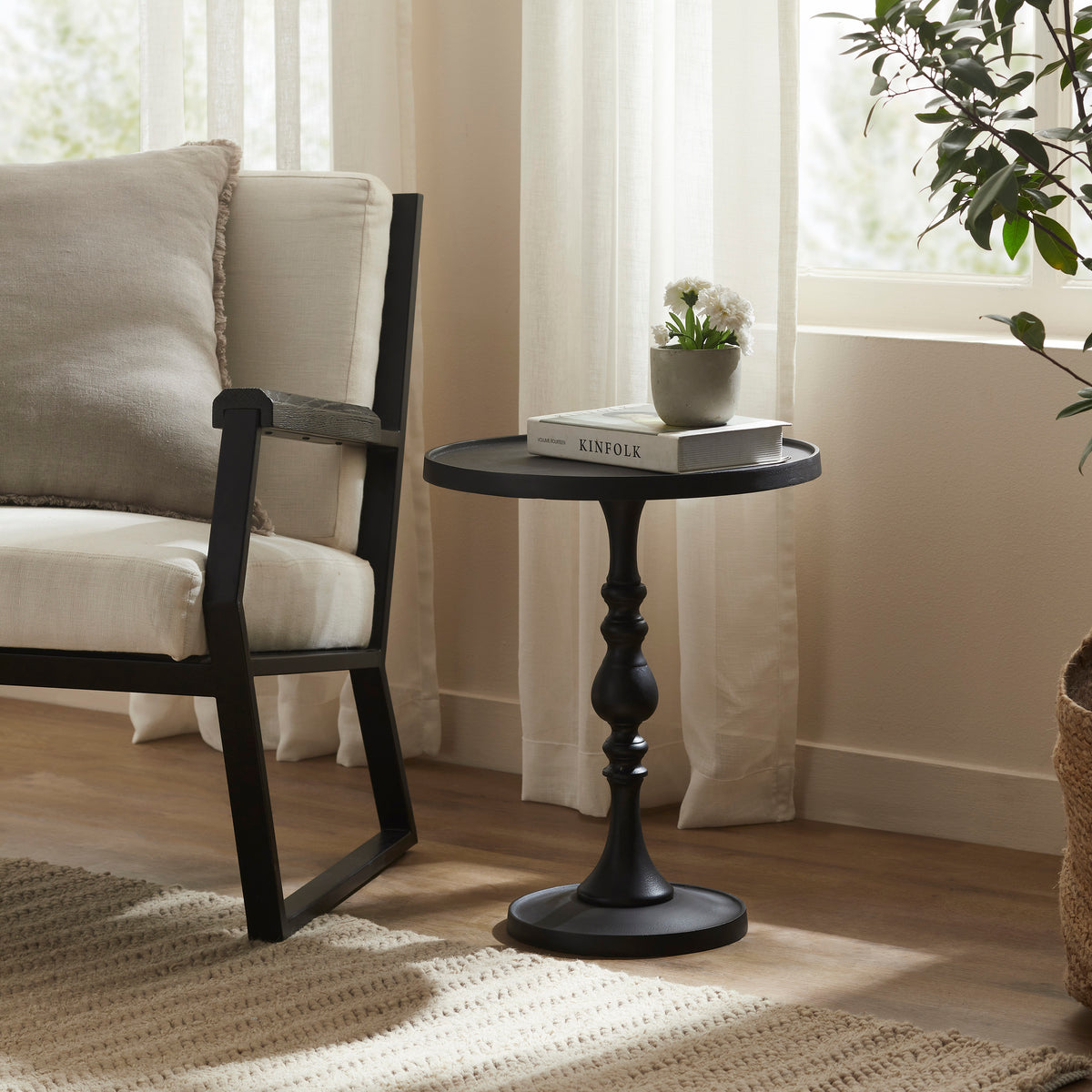 Yates Indoor Cast Aluminum Side Table, Matte Black-End Tables-DECOROLALA