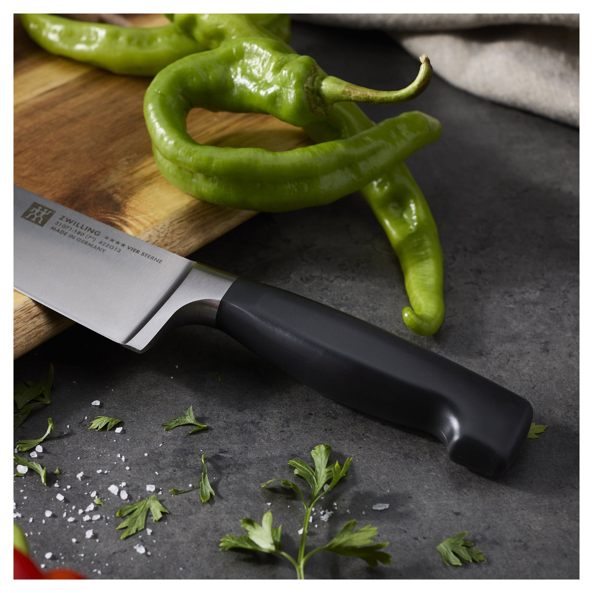 ZWILLING **** Four Star 7 inch, Chef's Knife-n/a-DECOROLALA
