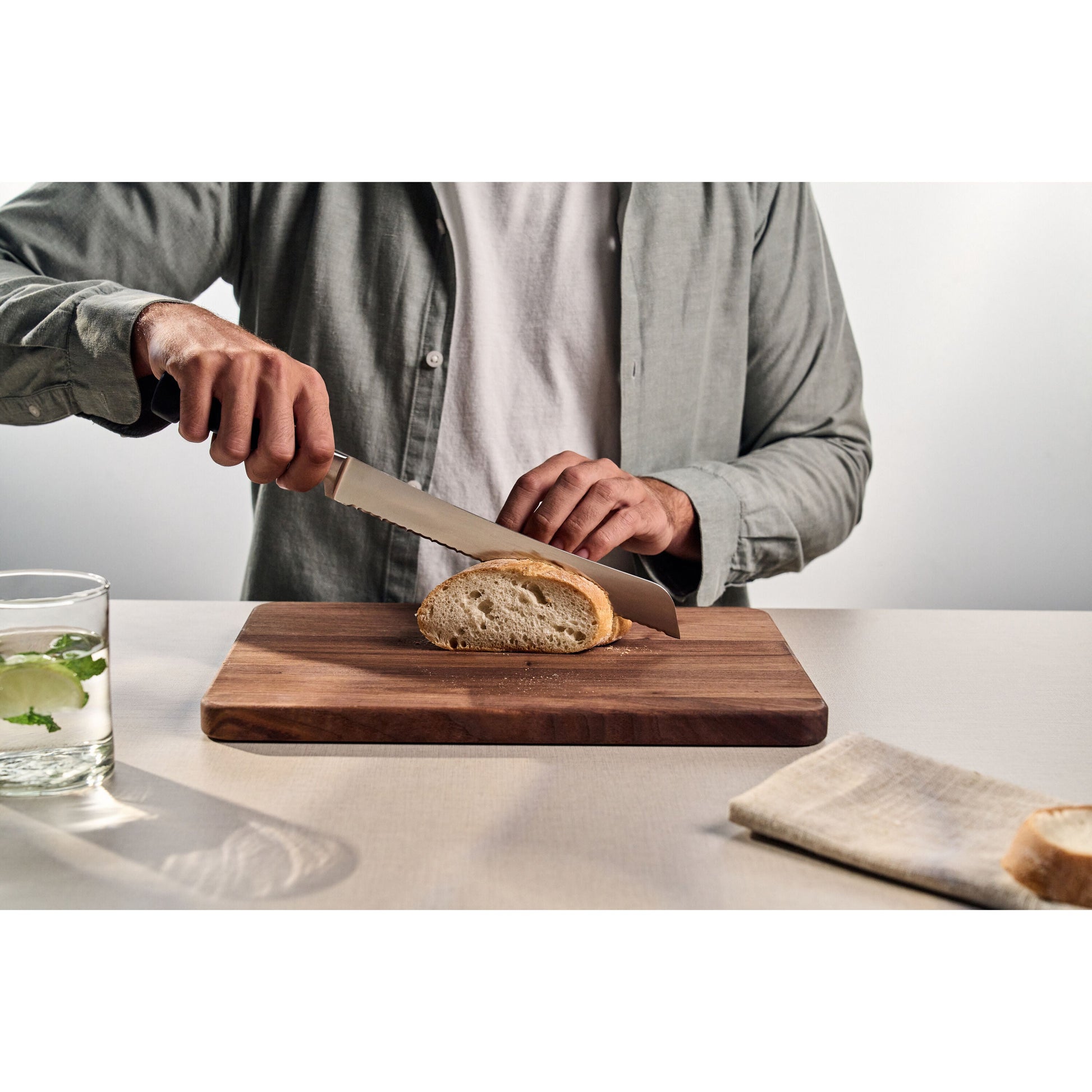ZWILLING Four Star 9" Bread Knife-DECOROLALA