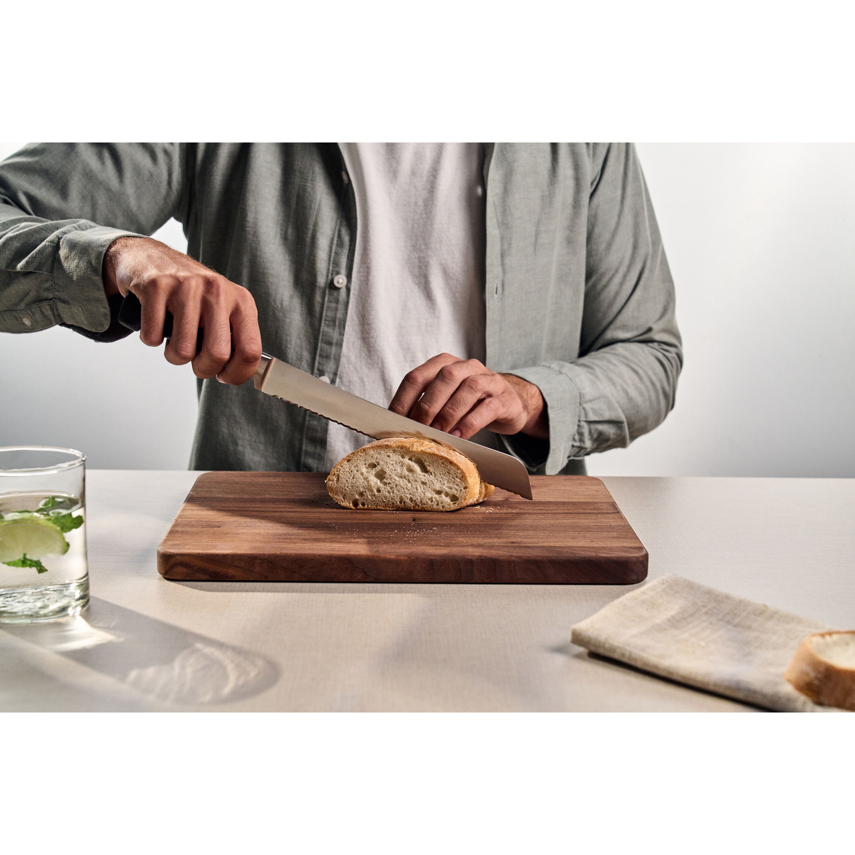 ZWILLING Four Star 9" Bread Knife-DECOROLALA