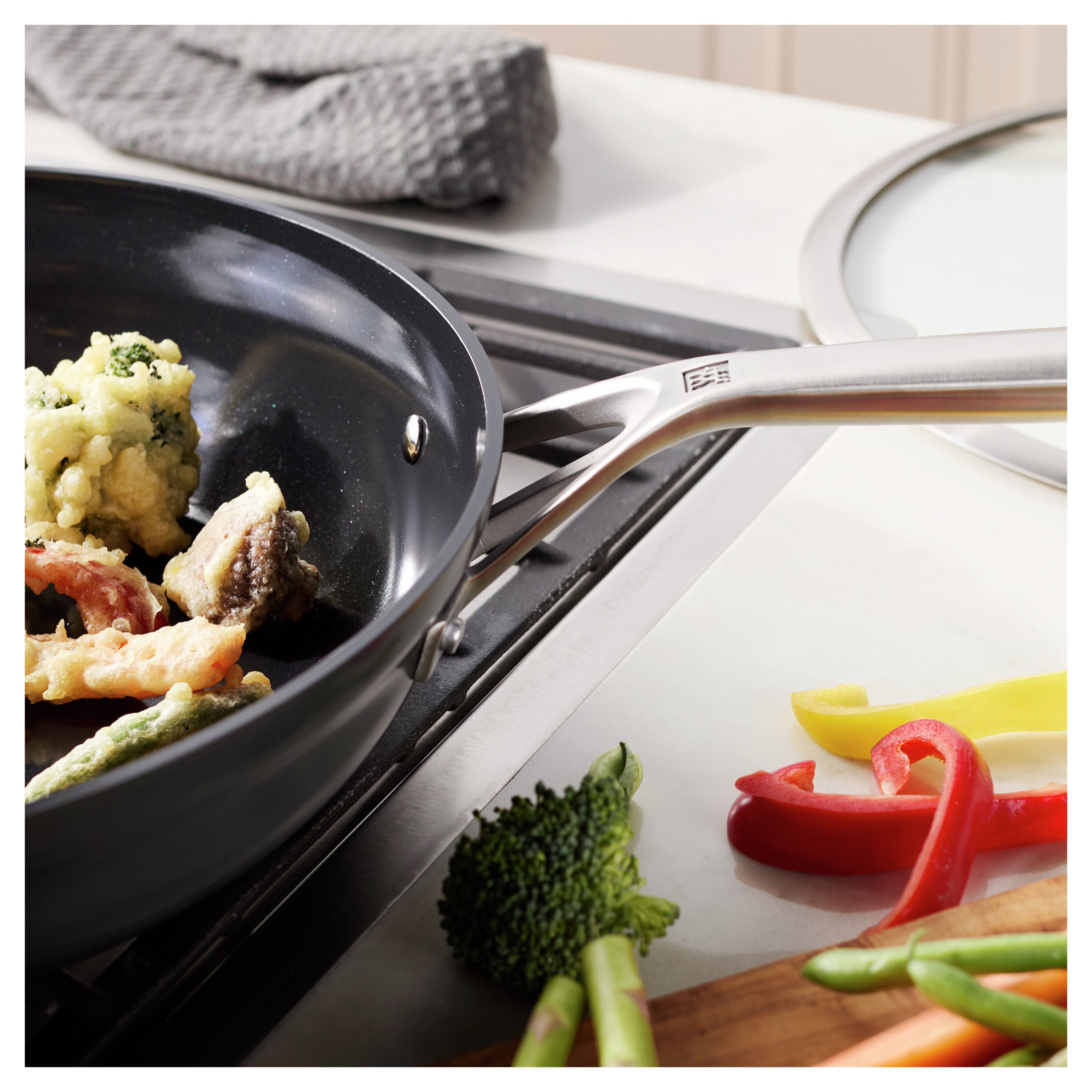 ZWILLING Motion Ceramic 33cm Saute Pan - Nonstick Lid-DECOROLALA