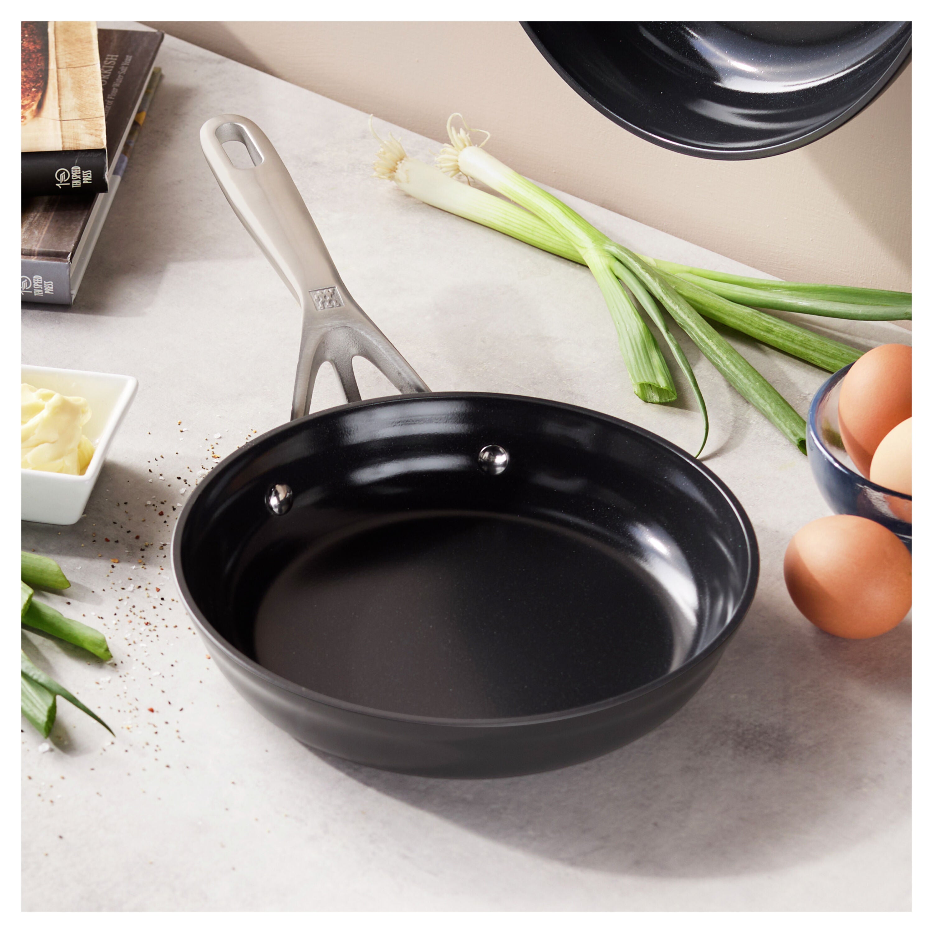 ZWILLING Motion Ceramic 8" Frying Pan - Nonstick-DECOROLALA