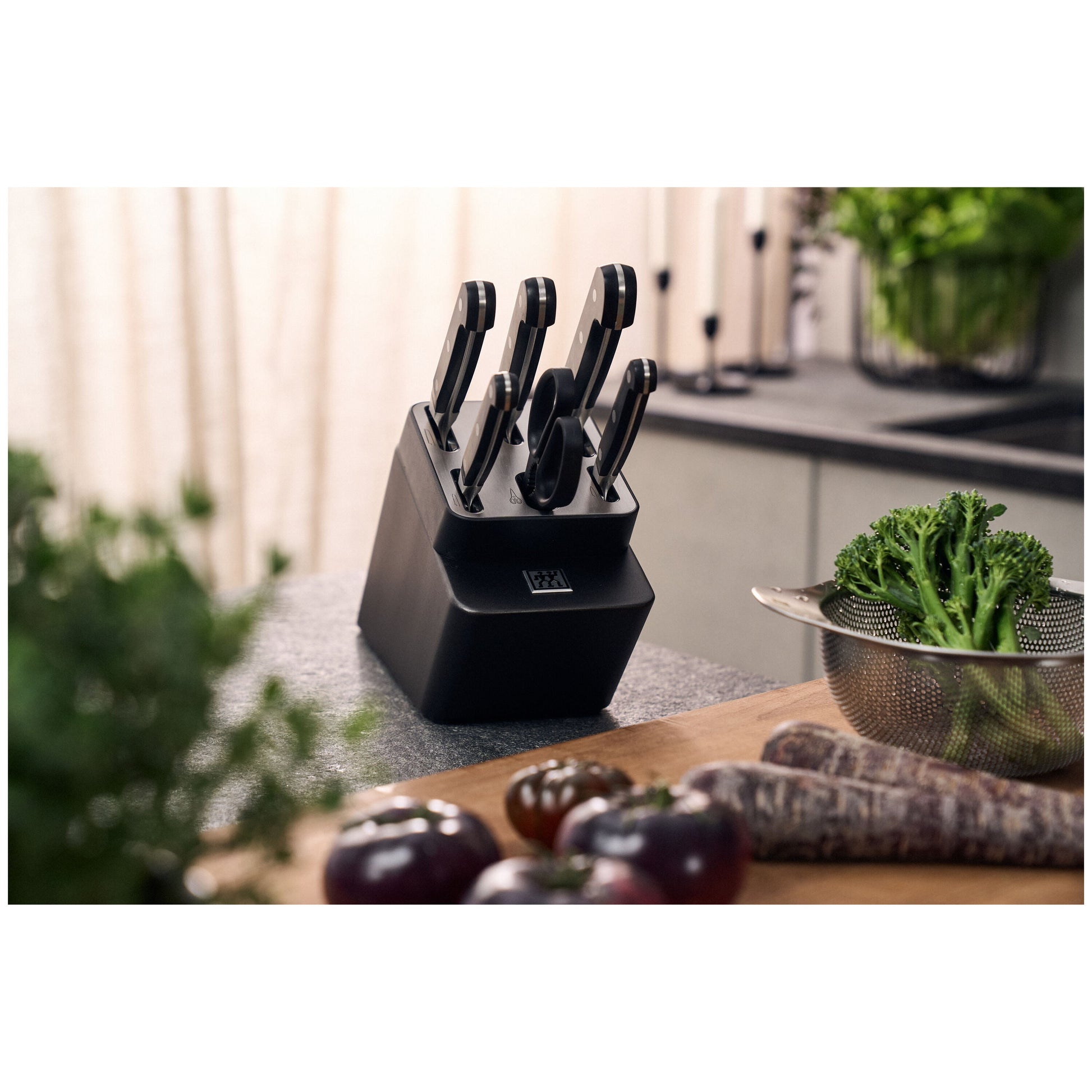 ZWILLING Pro 7-Piece Knife Block Set - Self-Sharpening-Knife Set-DECOROLALA