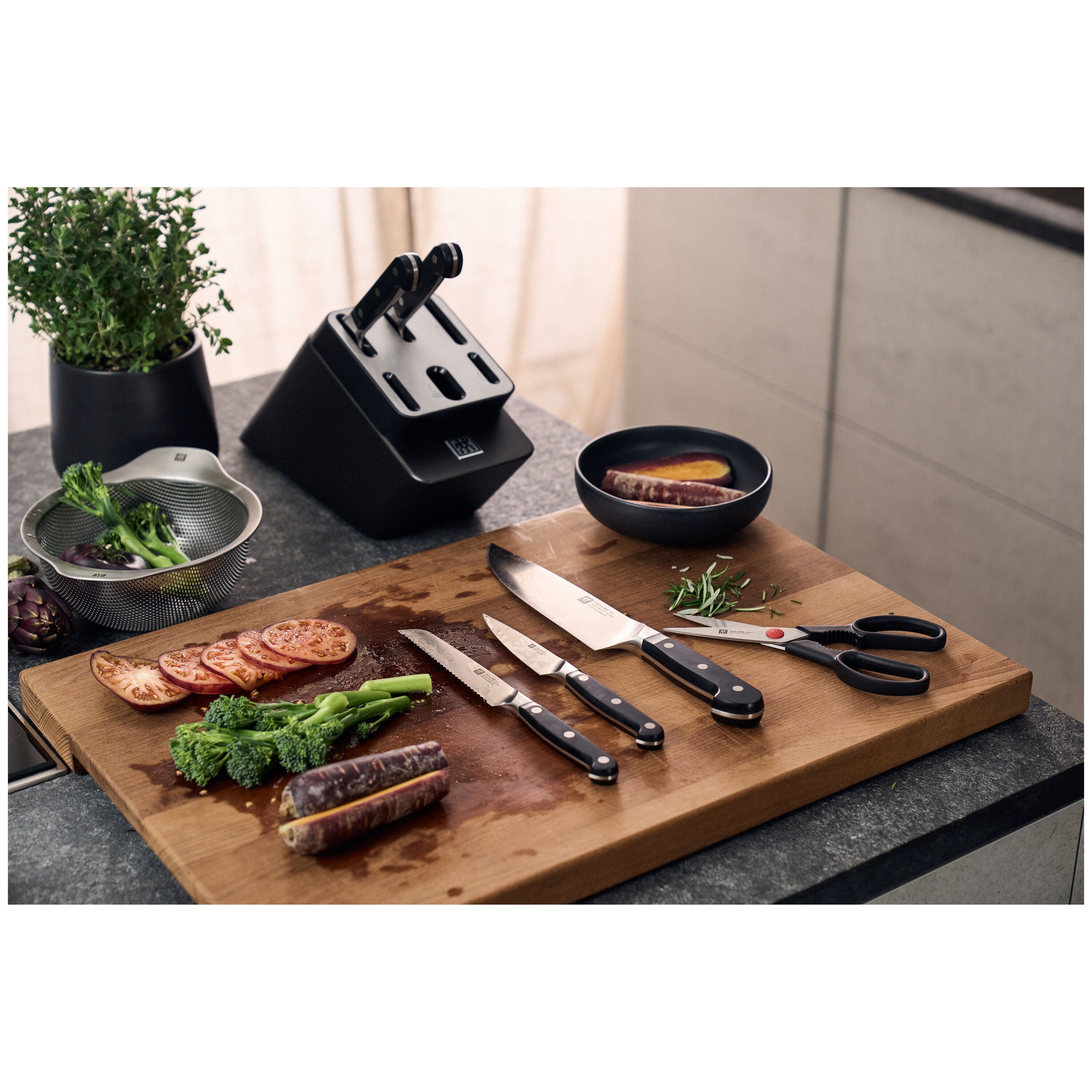 ZWILLING Pro 7-Piece Knife Block Set - Self-Sharpening-Knife Set-DECOROLALA