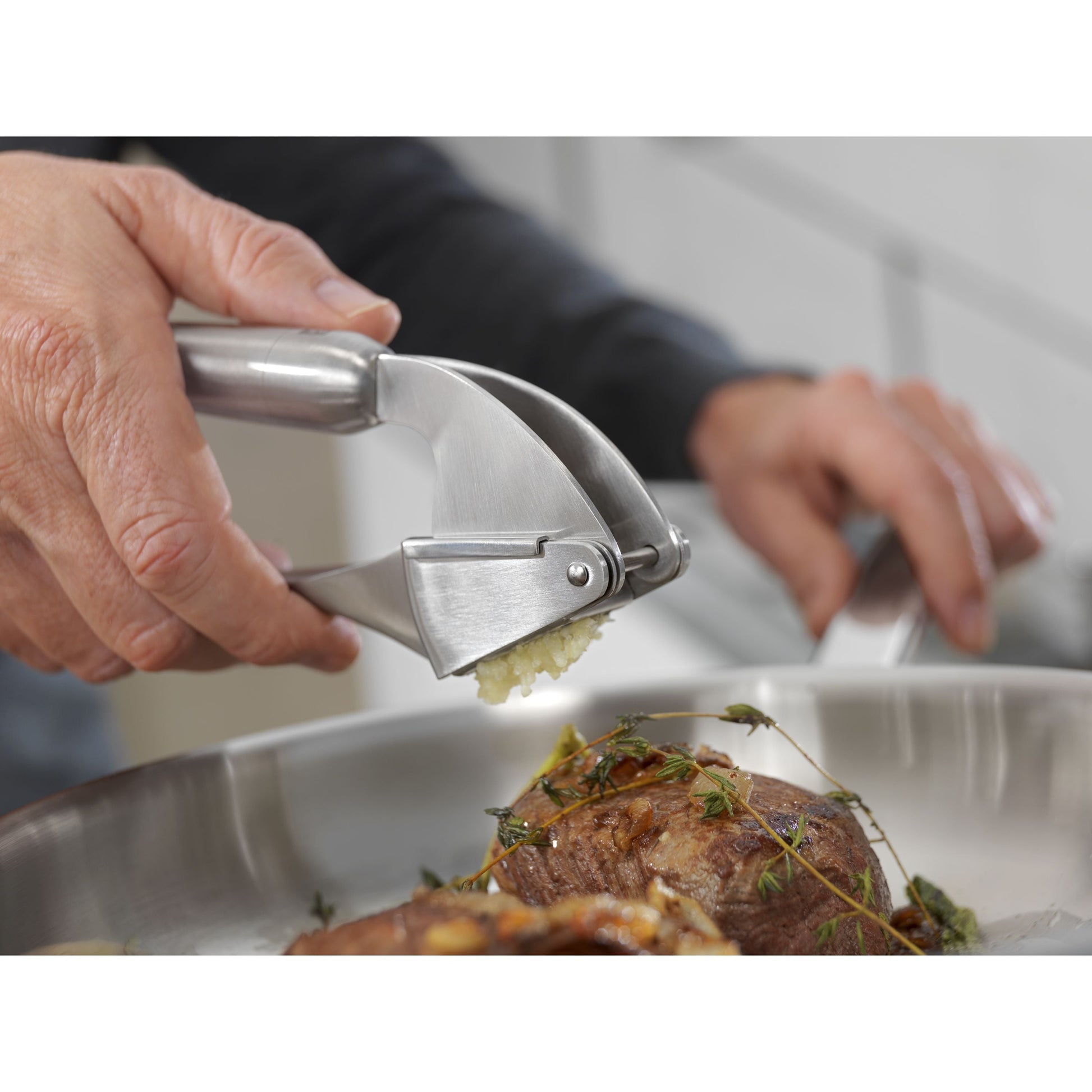 ZWILLING Pro Garlic Press 18/10 Stainless Steel-Garlic Press-DECOROLALA