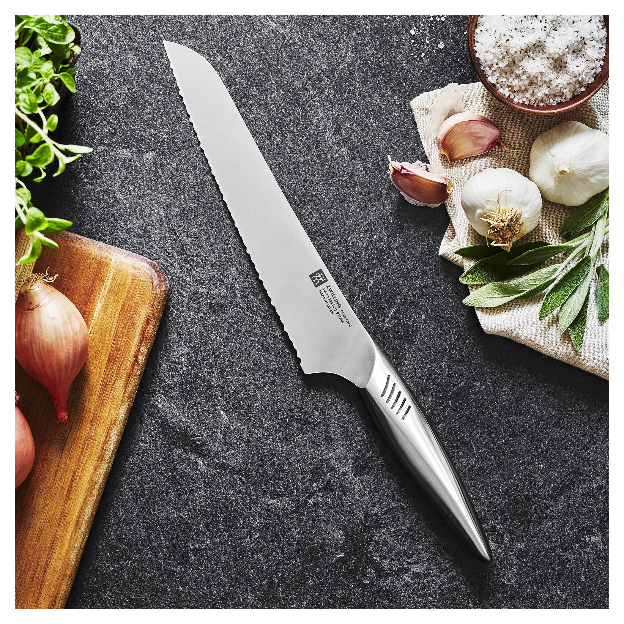 ZWILLING Twin Fin Ii 8 inch Bread Knife-Bread Knife-DECOROLALA