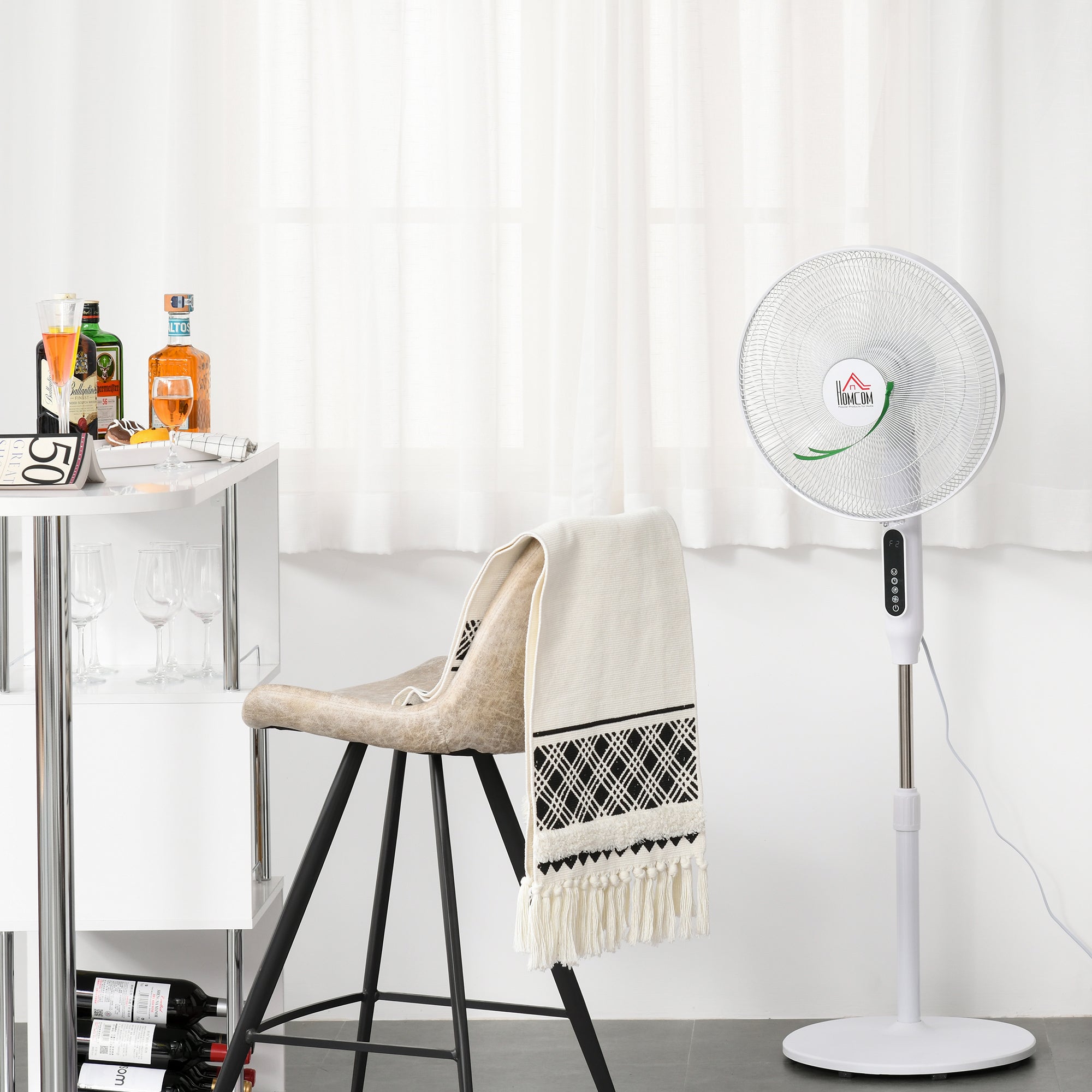 Ventilateur sur pied oscillant Aosom avec télécommande – Blanc, 54" de hauteur